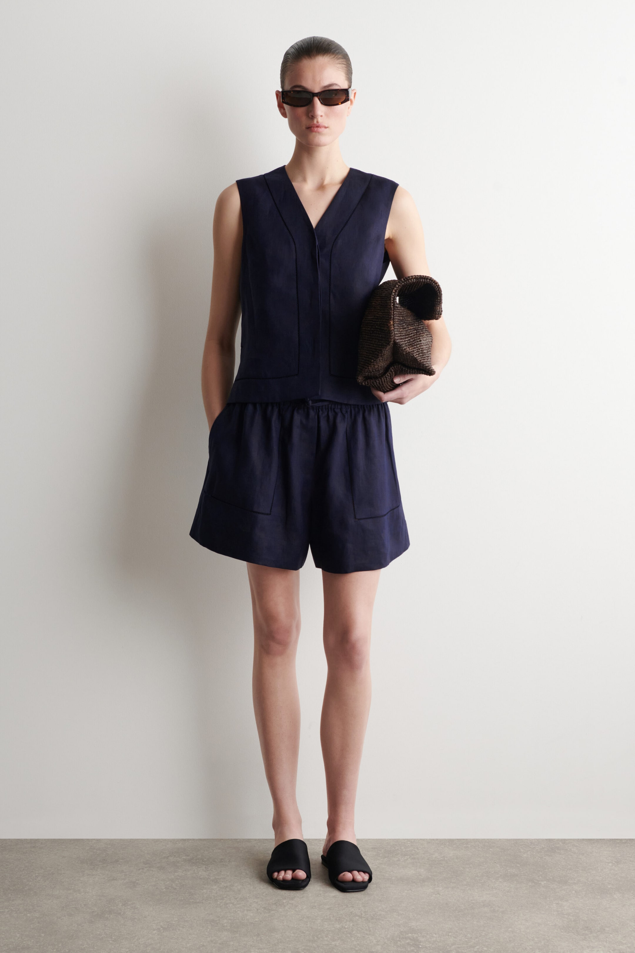 EMBROIDERED-DETAIL LINEN SHORTS