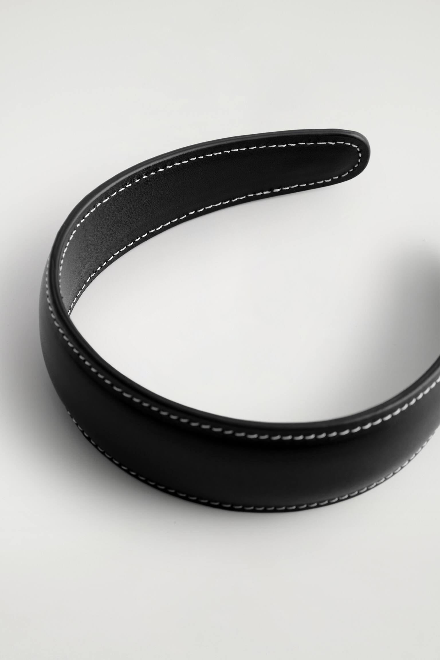 TOPSTITCHED LEATHER HEADBAND - שחור - 3