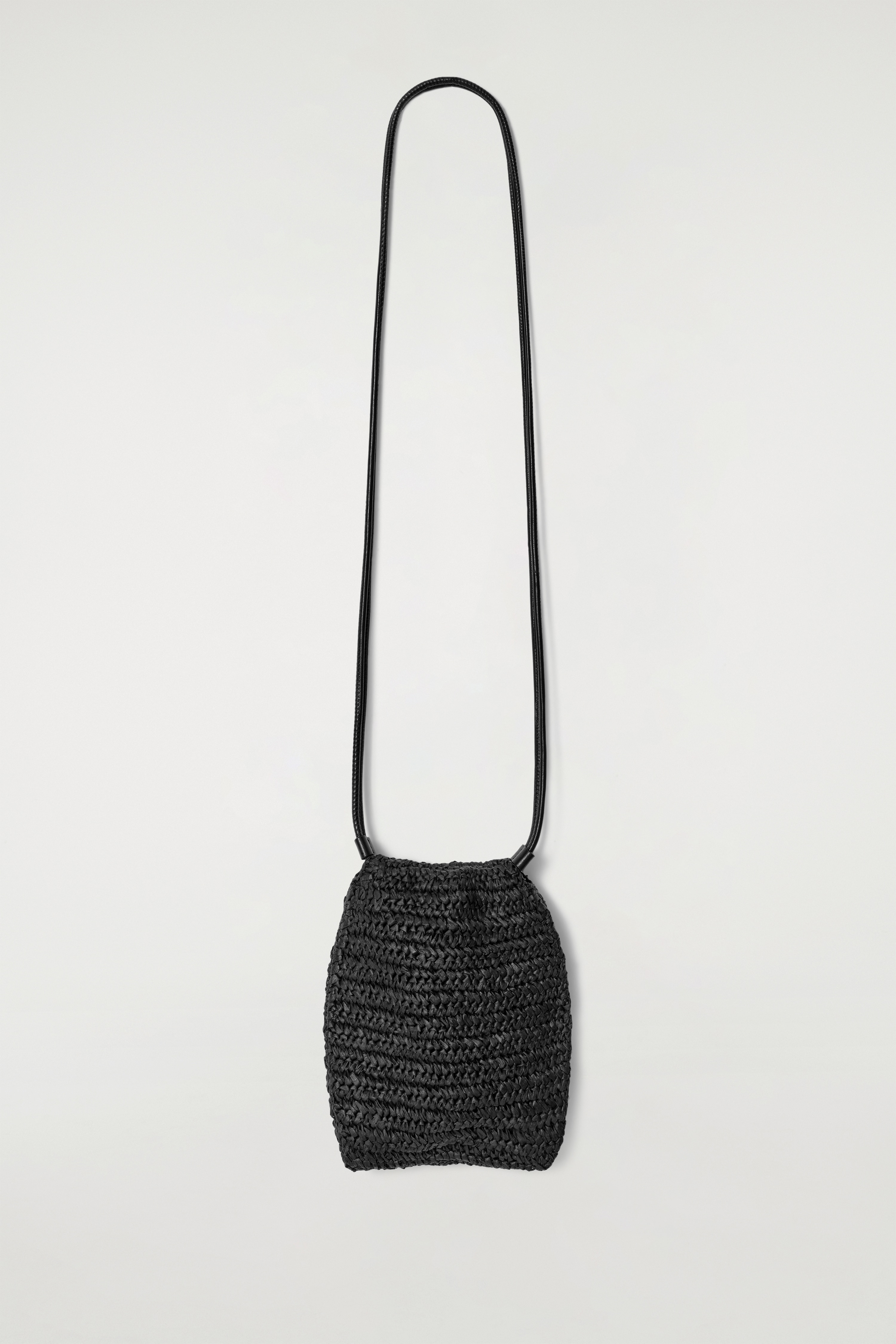 ÉTUI DE TÉLÉPHONE À CORDON DE SERRAGE - PAILLE - NOIR/BEIGE