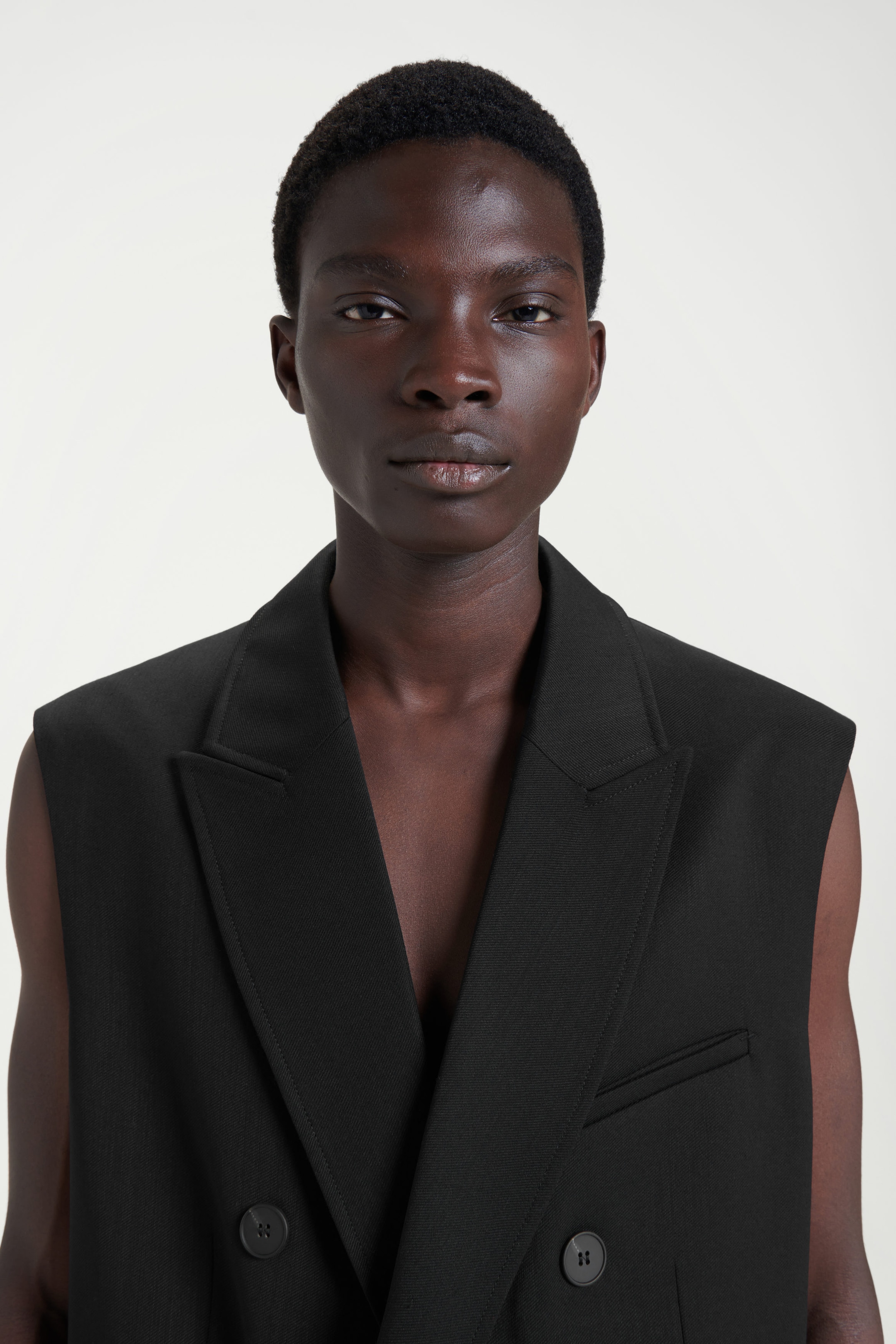 THE SLEEVELESS DOUBLE-BREASTED BLAZER