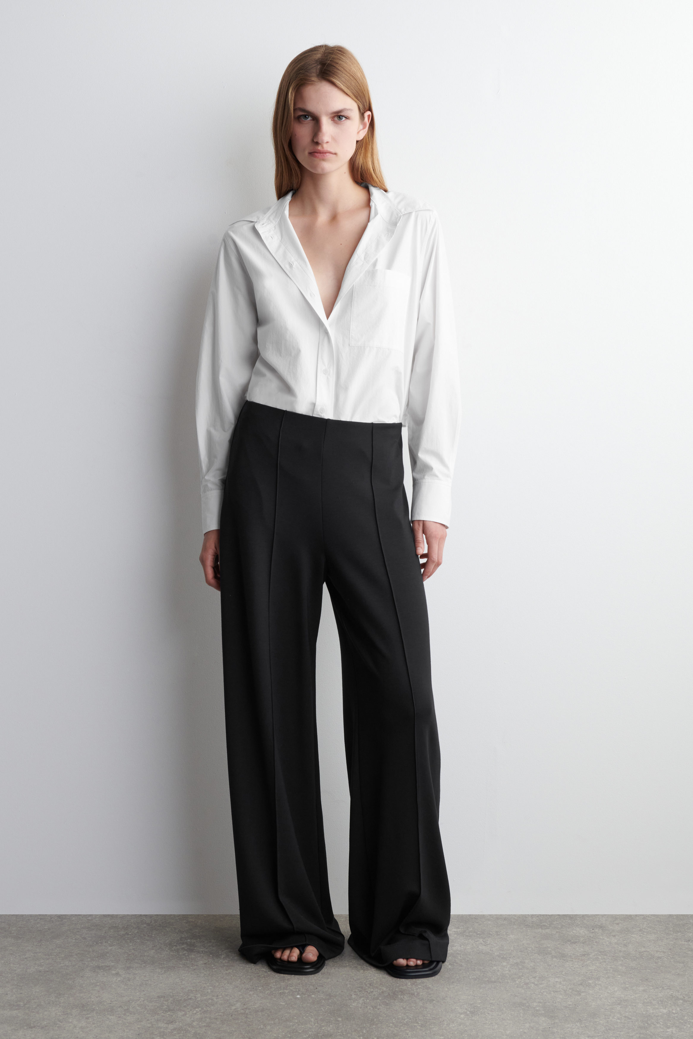Tシャツ・カットソー Kipas Semi-Wide Pants Black JERSEY WIDE-LEG PANTS - BLACK | COS
