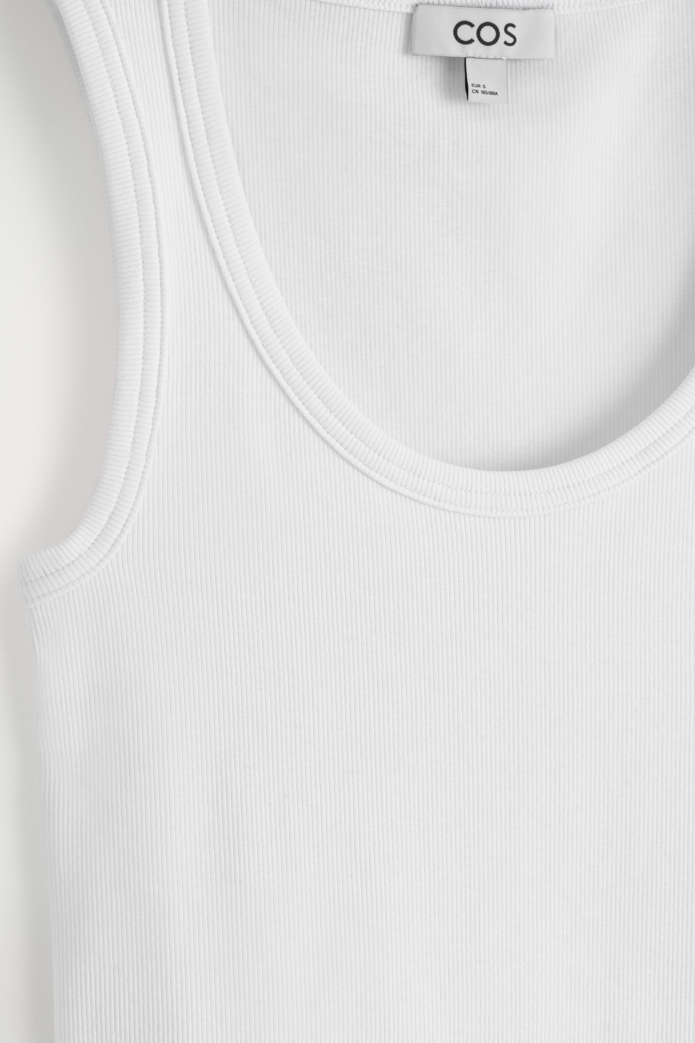 RIBBED SCOOP-NECK TANK TOP - WHITE | COS