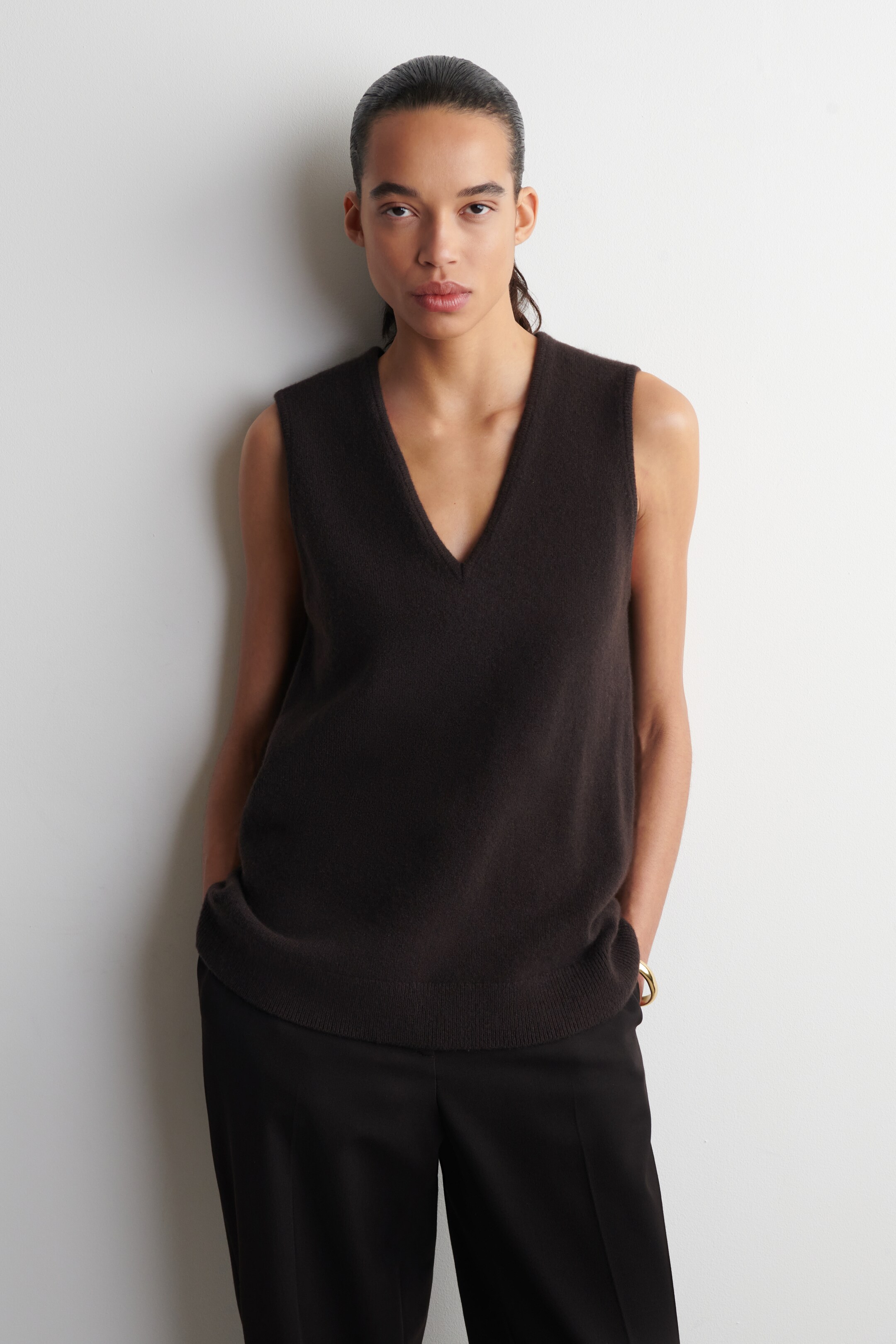 Vezi imaginea mai mare: WOOL V-NECK TUNIC VEST - MARO - FEMEI | H&M RO 1