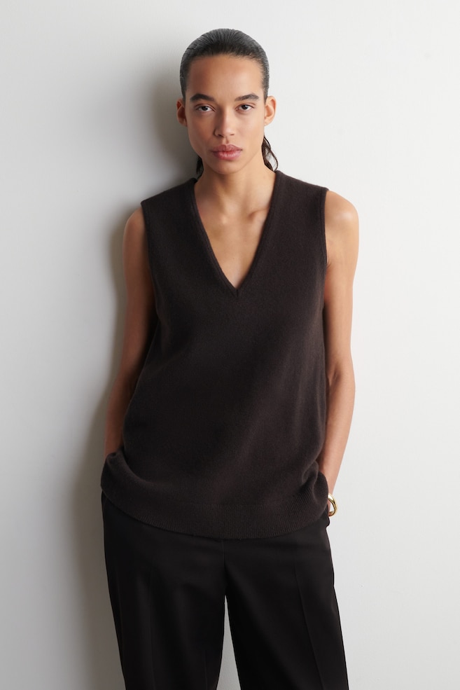 WOOL V-NECK TUNIC VEST — BROWN
