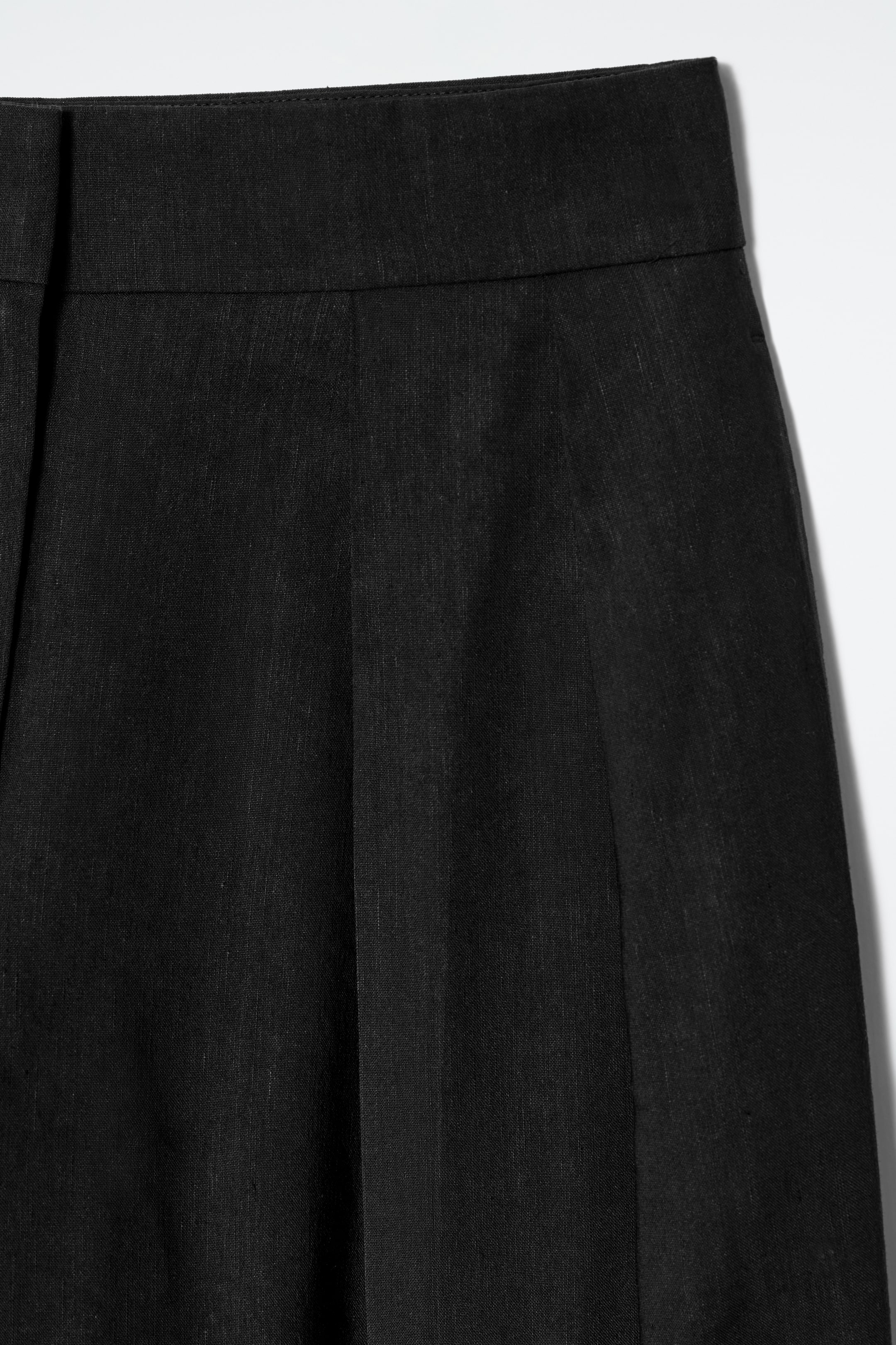 Ingrandisci l'immagine: LONGLINE PLEATED LINEN SHORTS - BLACK - DONNA | H&M CH 7