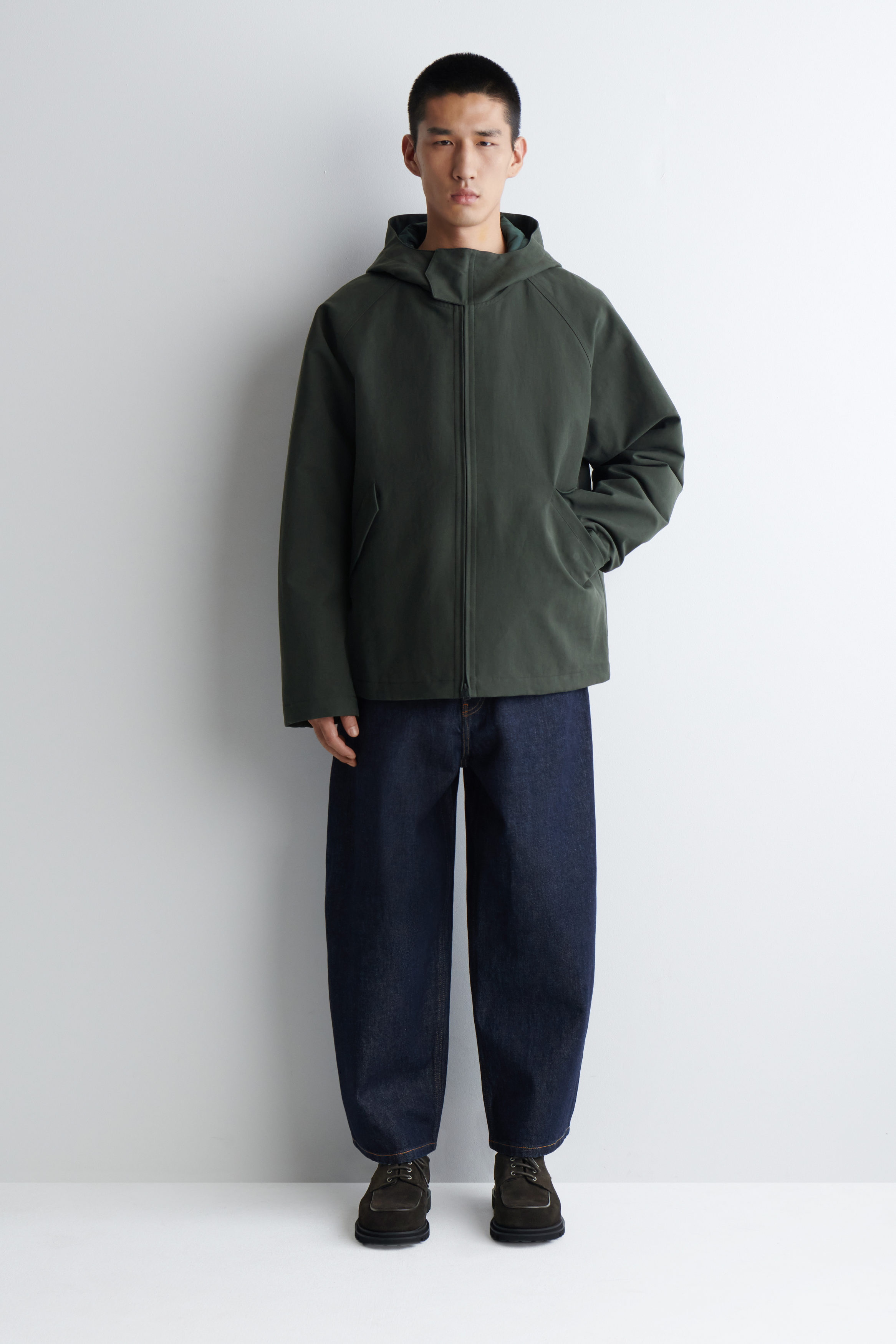 COS テクニカルフード付きパーカージャケット　緑 TECHNICAL COTTON HOODED JACKET - DARK GREEN | COS US