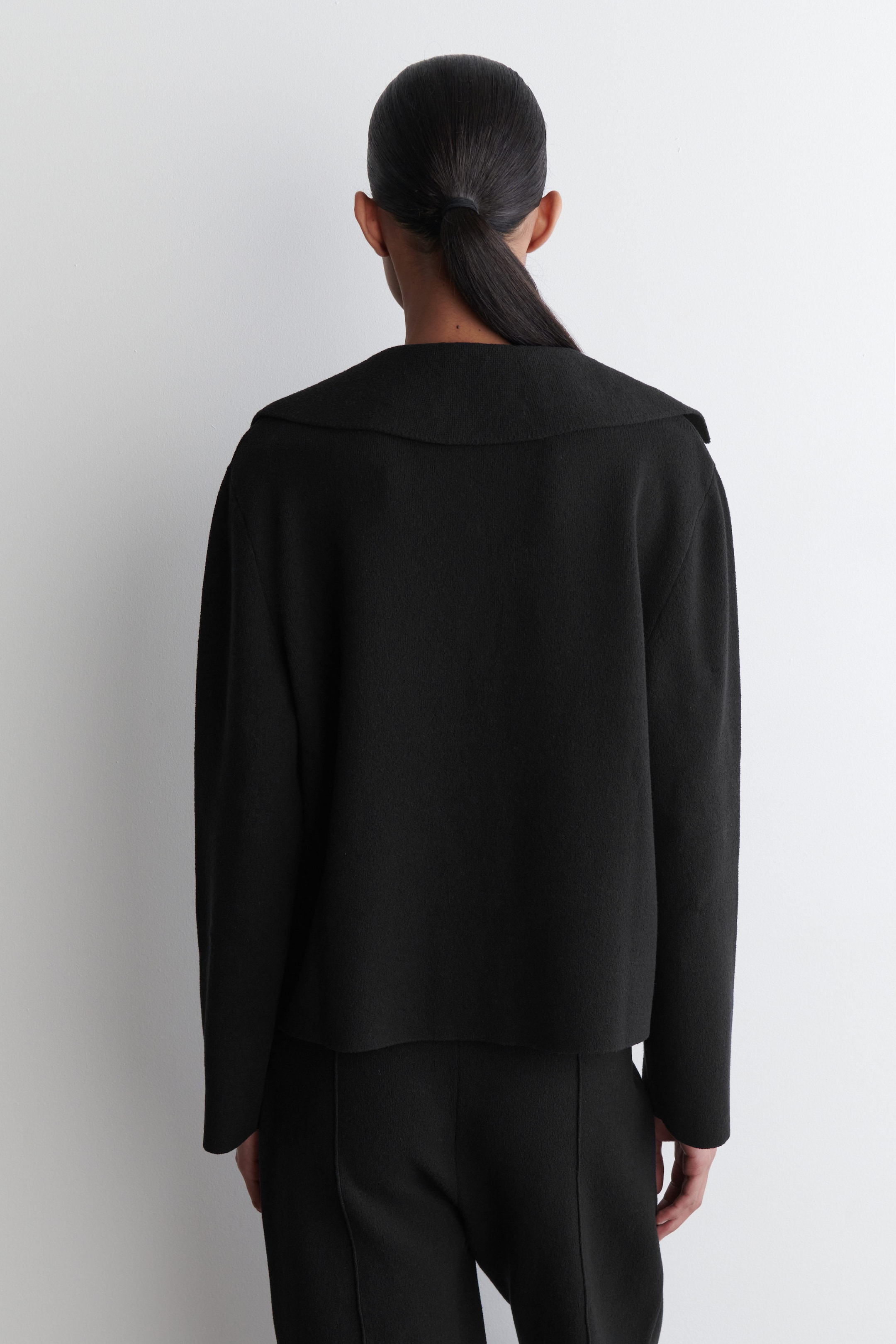 COLLARED KNITTED JACKET