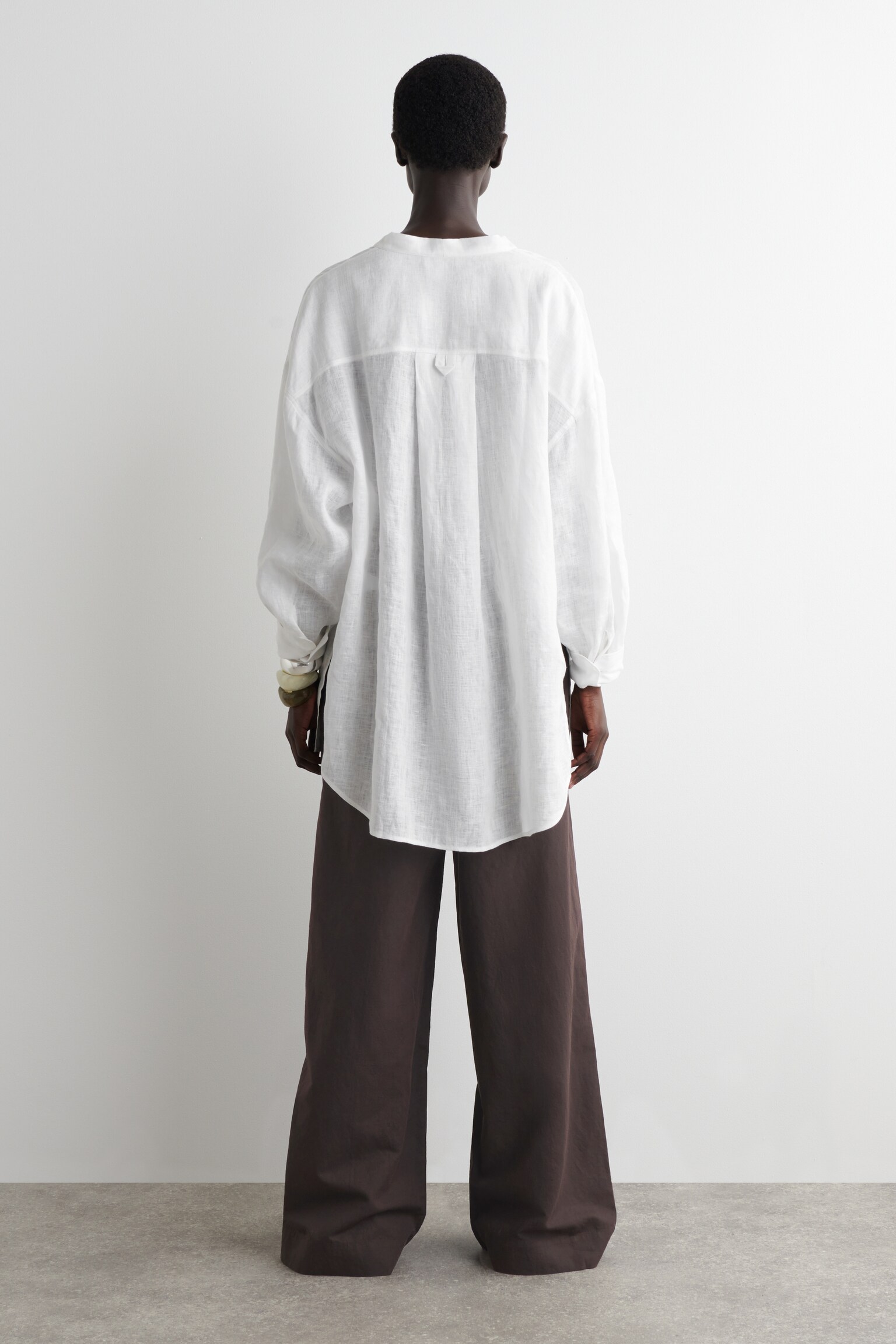 OVERSIZED LINEN V-NECK SHIRT - WHITE - 8