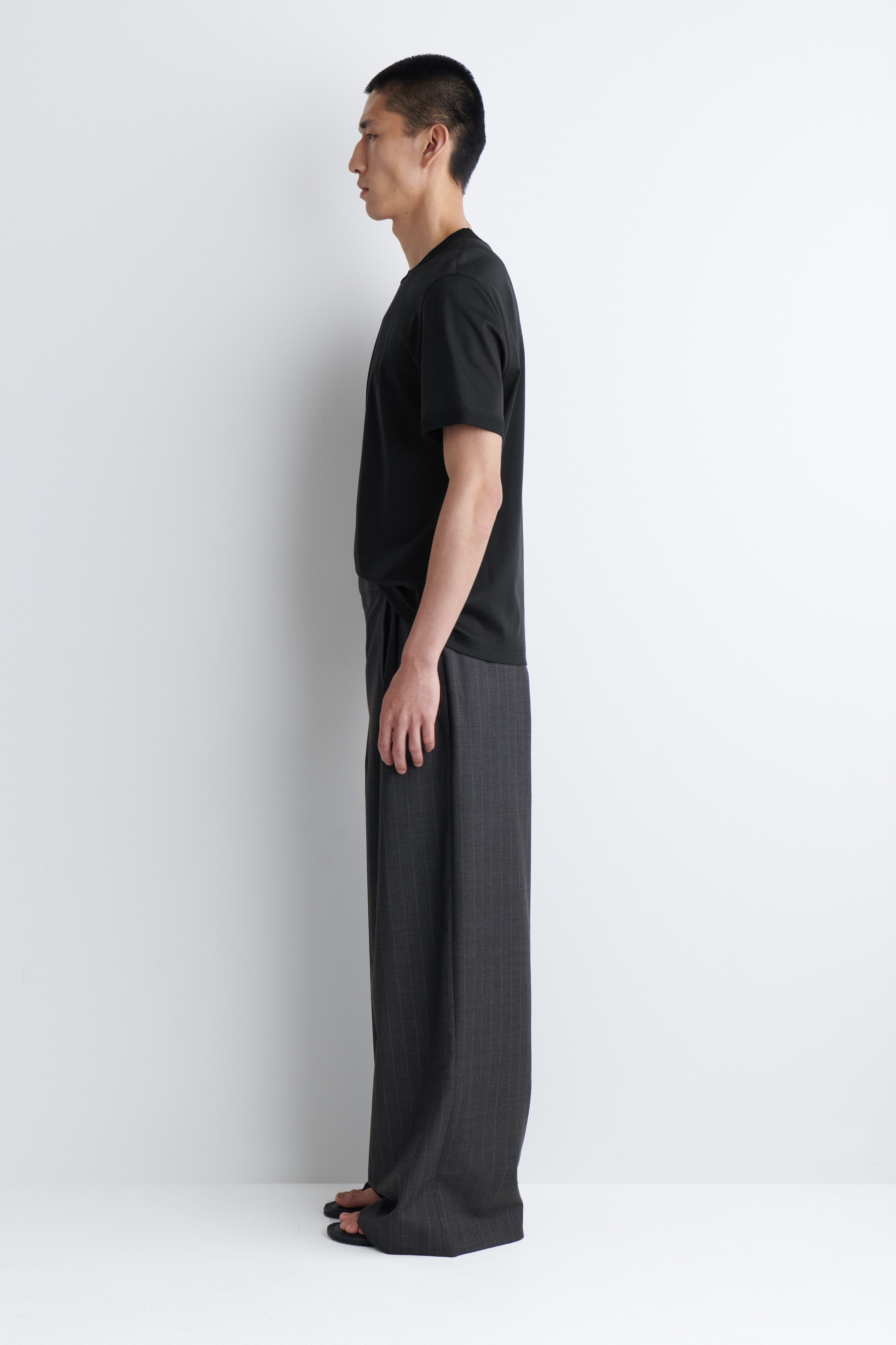 Größeres Bild ansehen: HOSE AUS MERINOWOLLE MIT WEITEM BEIN - SCHWARZ/NADELSTREIFEN - Men | H&M DE 3