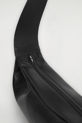 SWING CROSSBODY BAG - LEATHER — Black 4