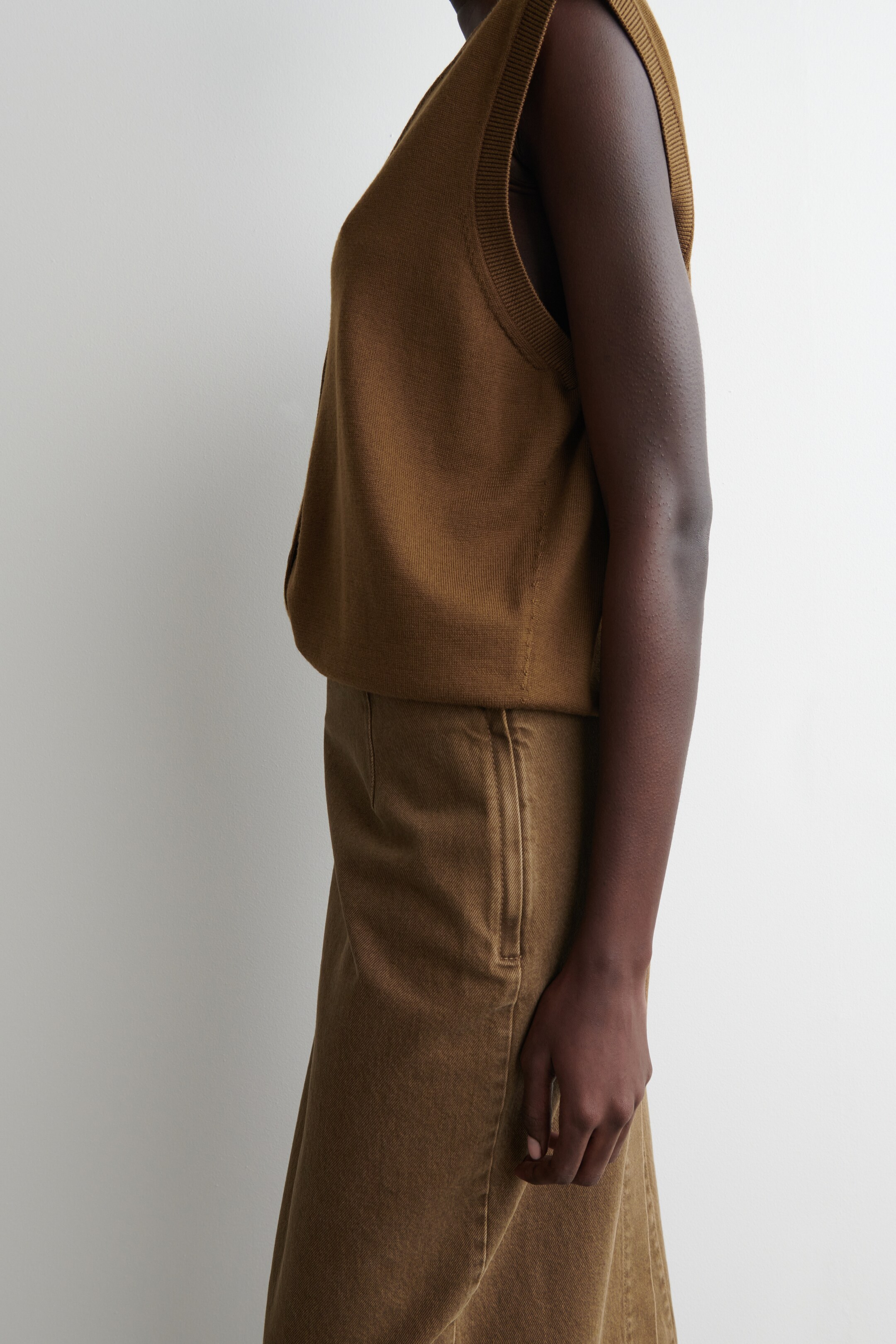 Nagyobb kép megtekintése: EGYENES FARMER MIDI SZOKNYA - BARNA - NŐI | H&M HU 3