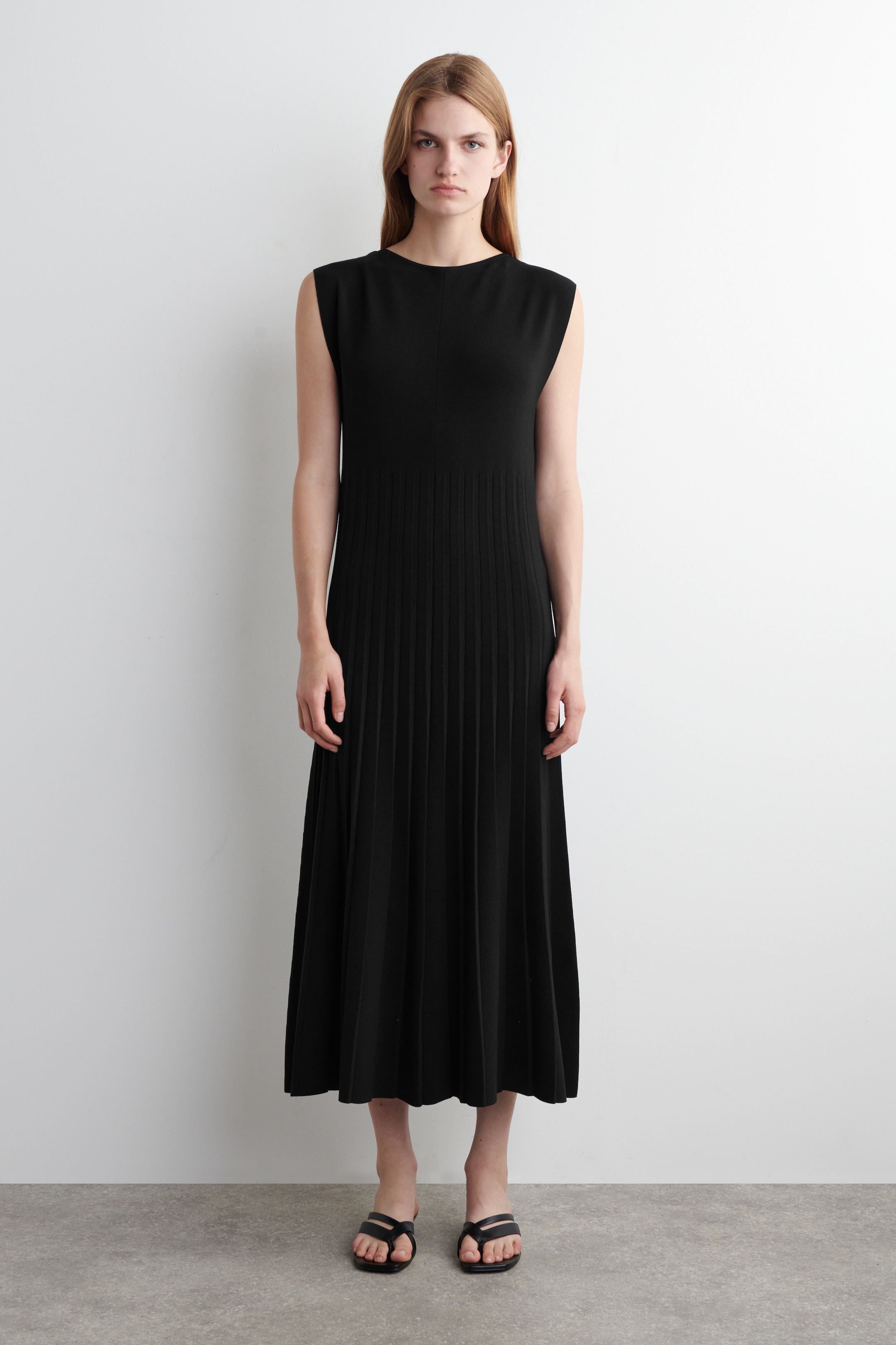 Visualizza immagine più grande: ABITO MAXI PLISSETTATO IN MAGLIA - NERO - DONNA | H&M IT 1