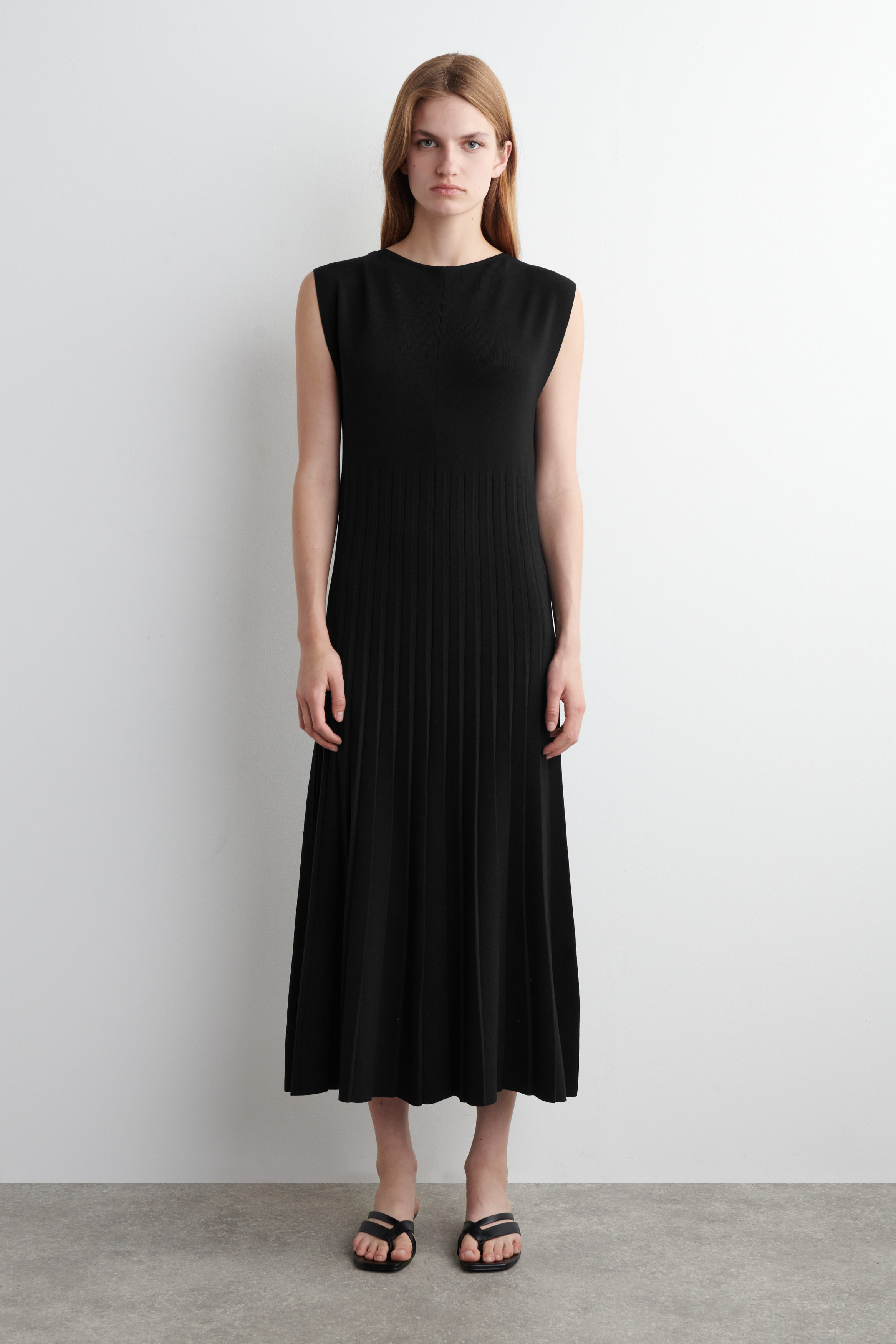 KNITTED PLEATED MAXI DRESS - BLACK | COS