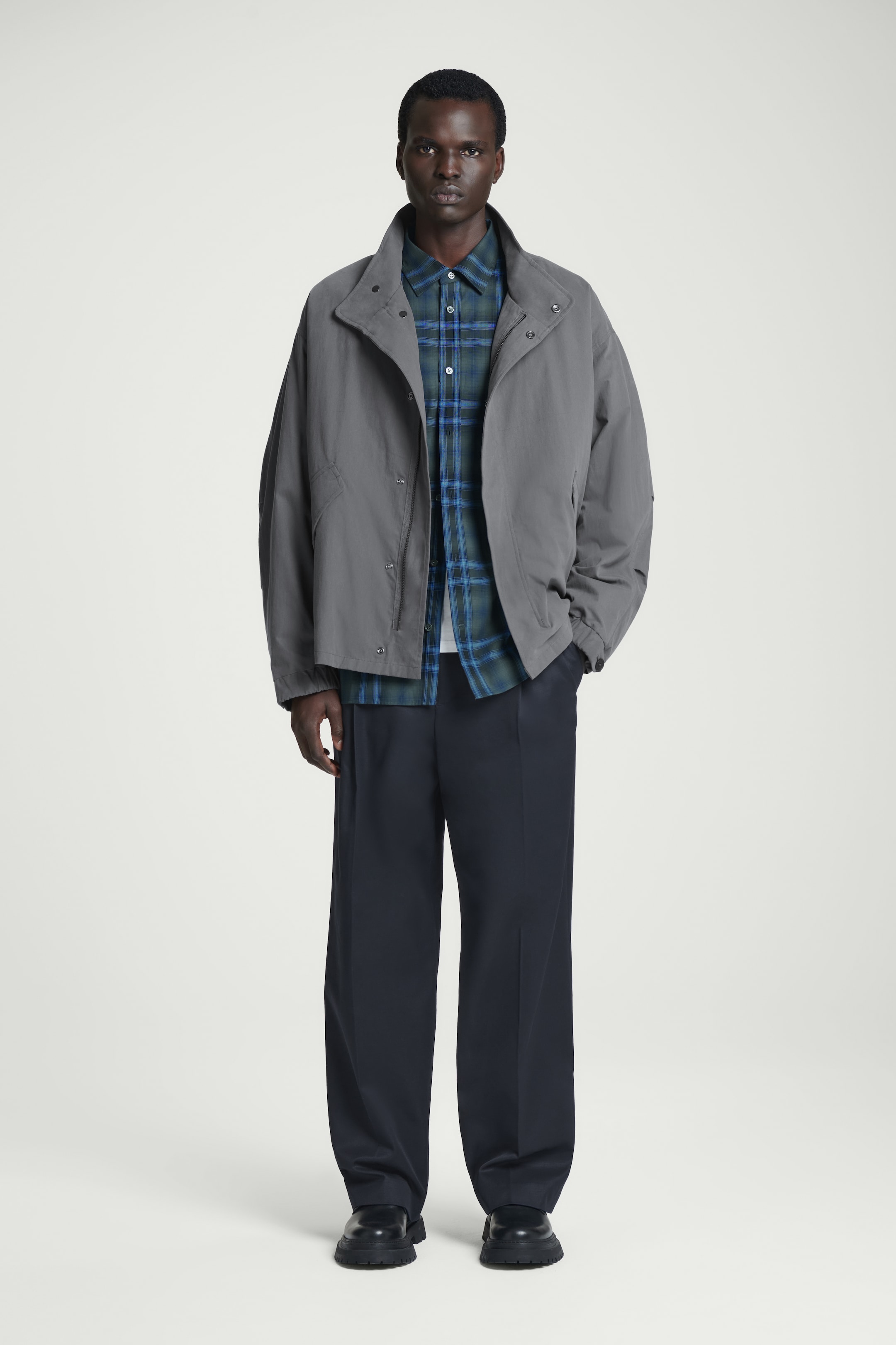 Ingrandisci l'immagine: RELAXED CHECKED COTTON SHIRT - NAVY / CHECKED - UOMO | H&M CH 2