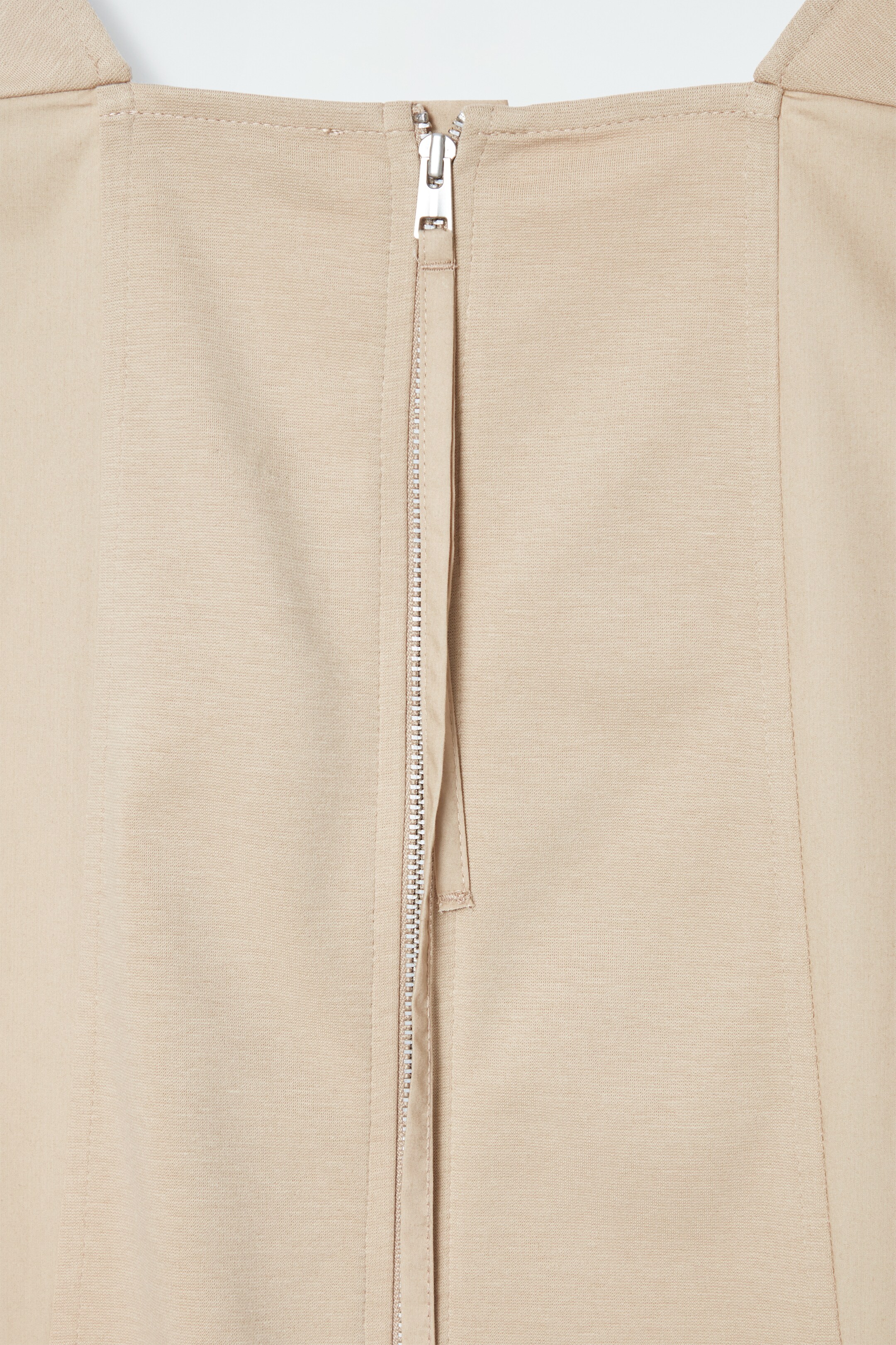 Grösseres Bild ansehen: OVERSIZED-JUMPSUIT MIT V-AUSSCHNITT - BEIGE - DAMEN | H&M CH 3