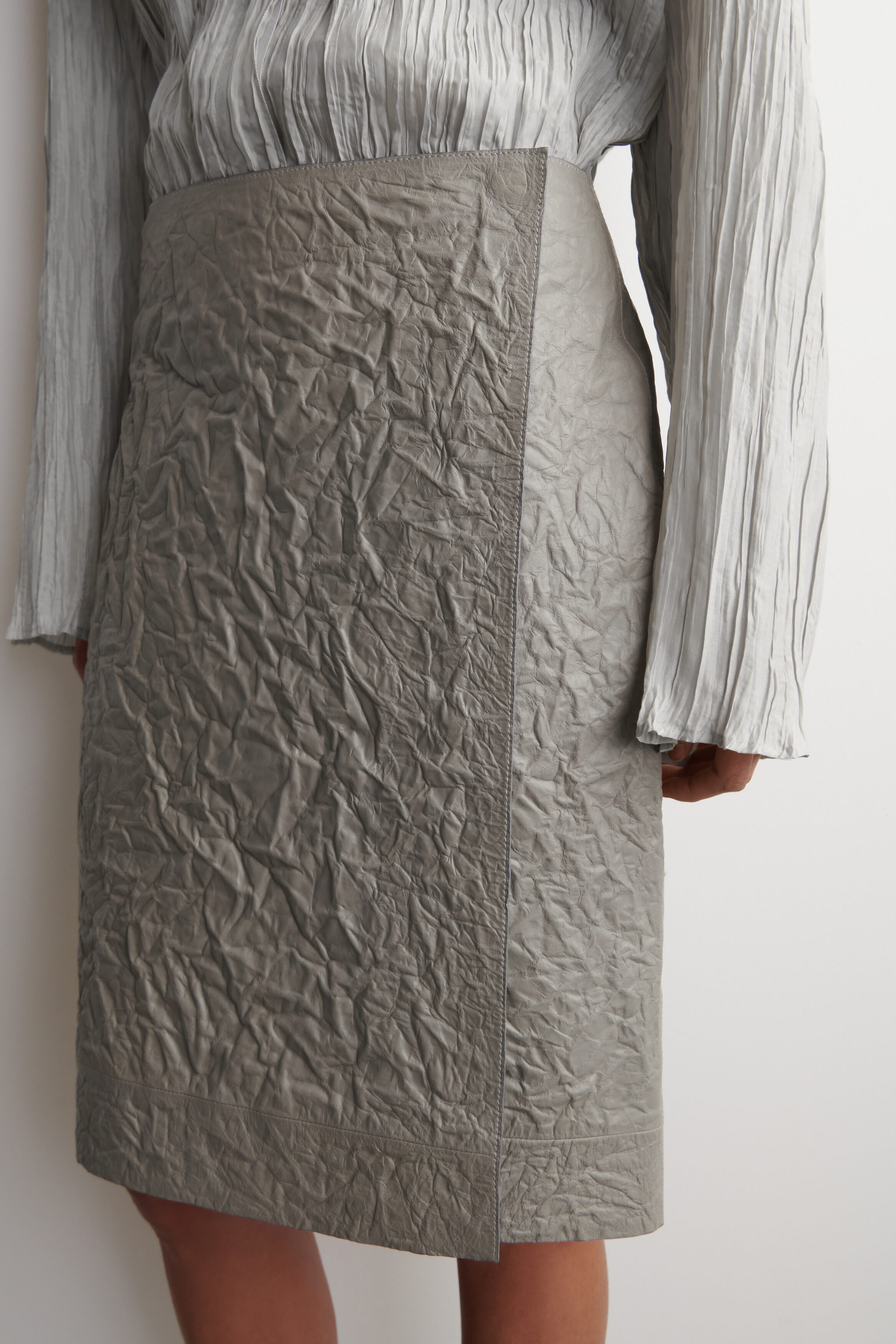 TEXTURED-LEATHER WRAP SKIRT - DOVE GRAY | COS US