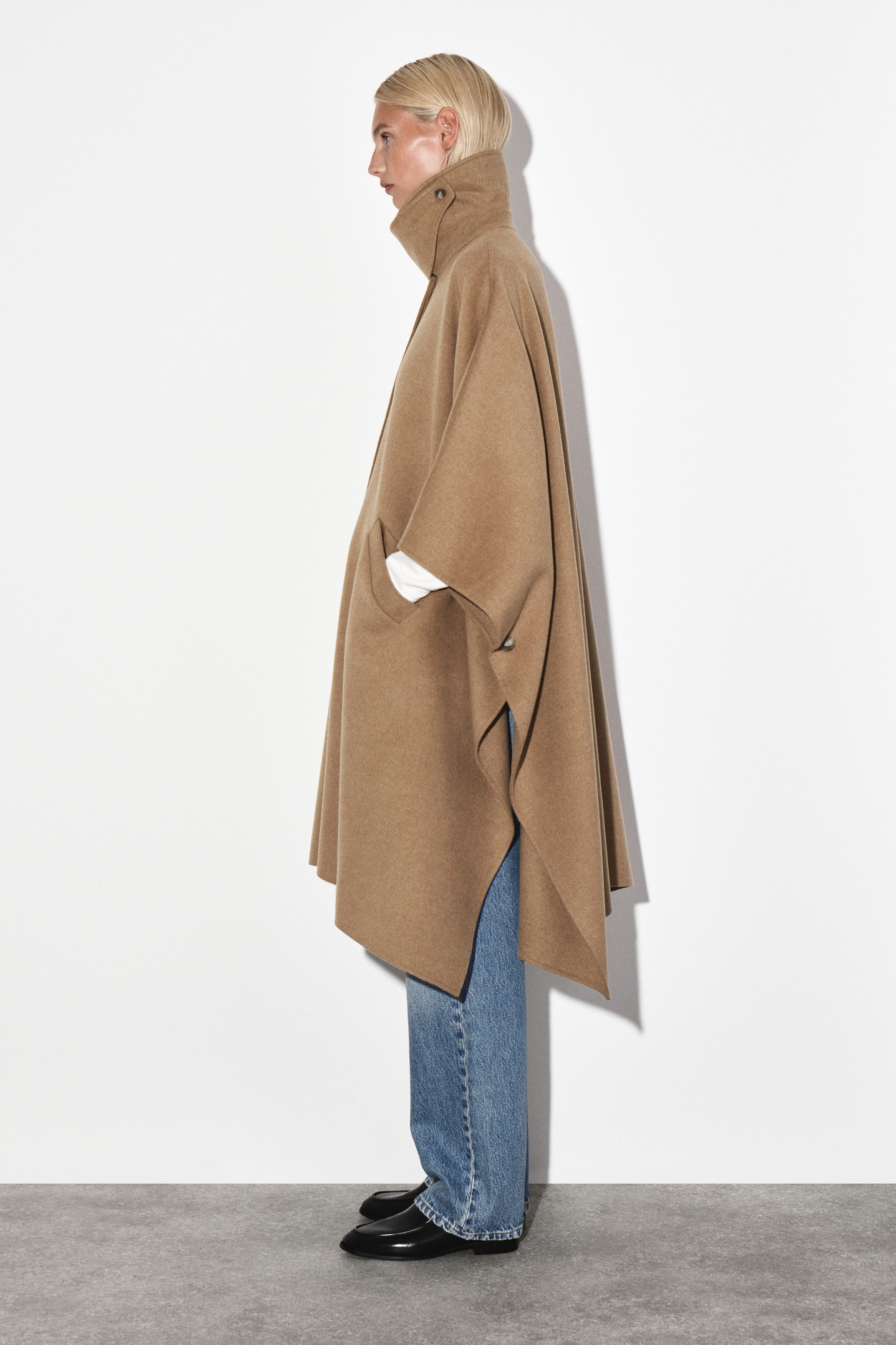 DOUBLE-FACED WOOL LONG CAPE - BEIGE | COS US