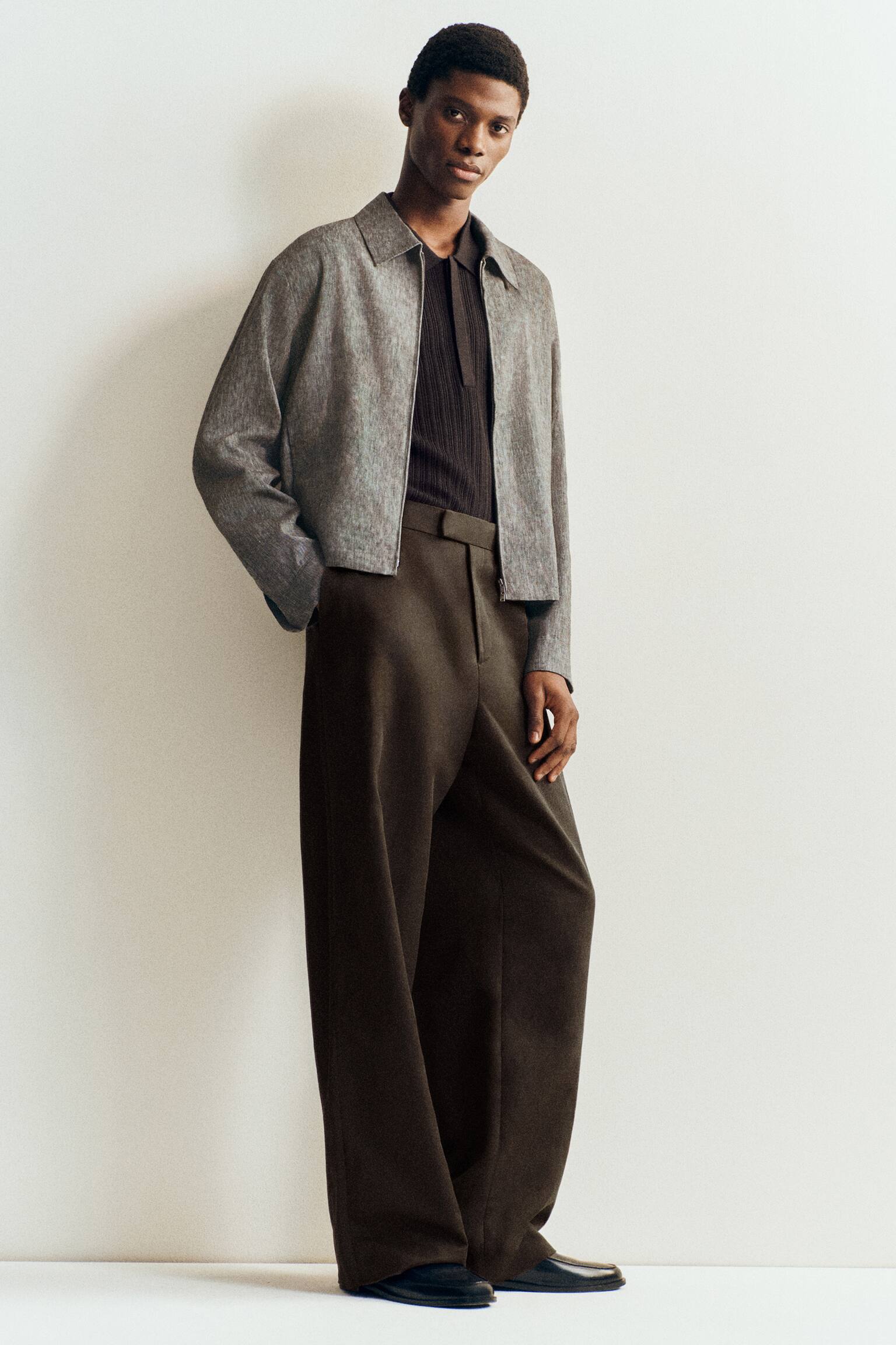 ŠIROKÉ KALHOTY S UPRAVENÝM STŘIHEM ZE SMĚSI LNU - TMAVĚ HNĚDÁ - 6