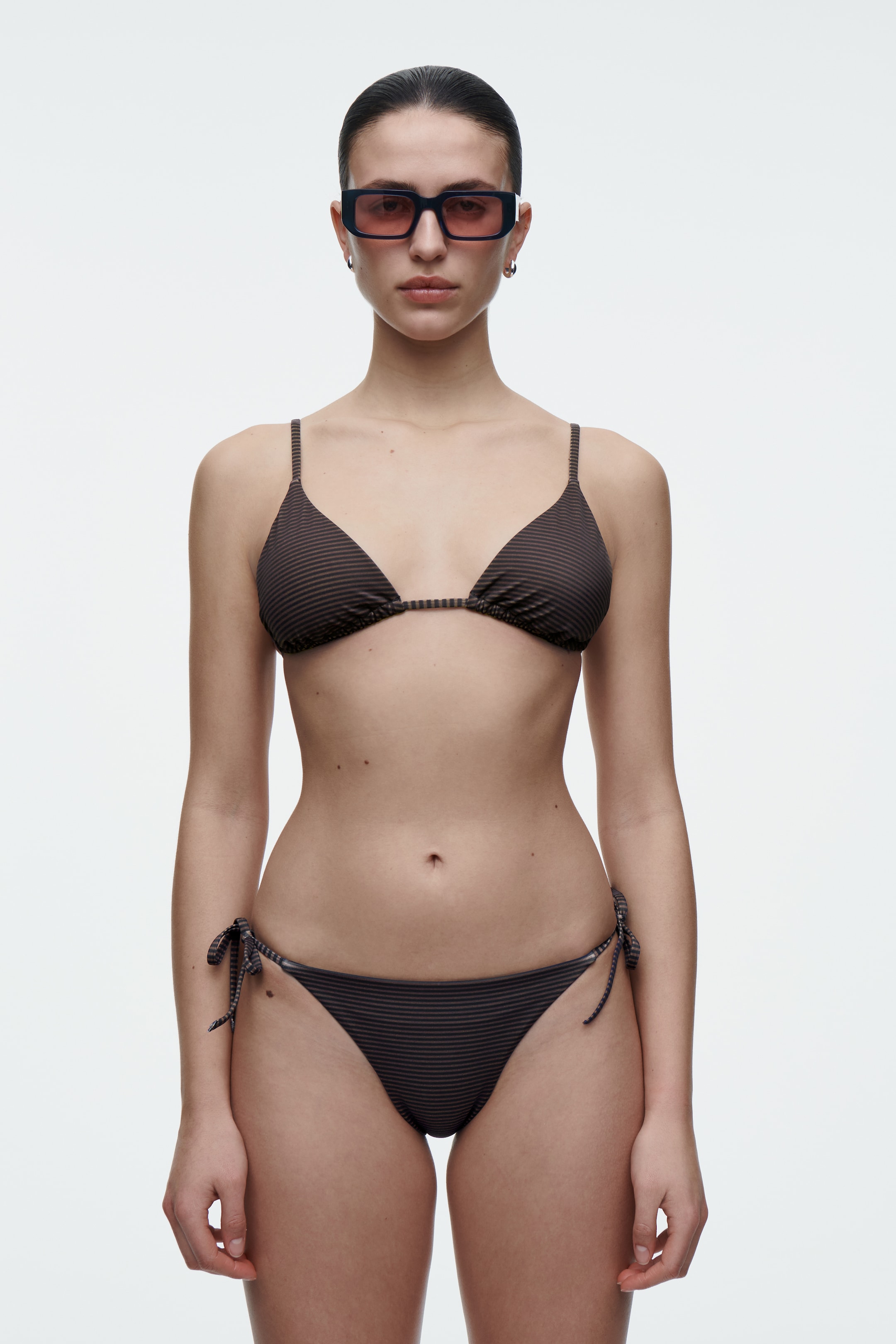 Zobraziť väčší obrázok: BIKINIOVÉ NOHAVIČKY SO ZAVÄZOVANÍM - Hnedá / námornícka modrá / pruhovaná - ŽENY | H&M SK 1