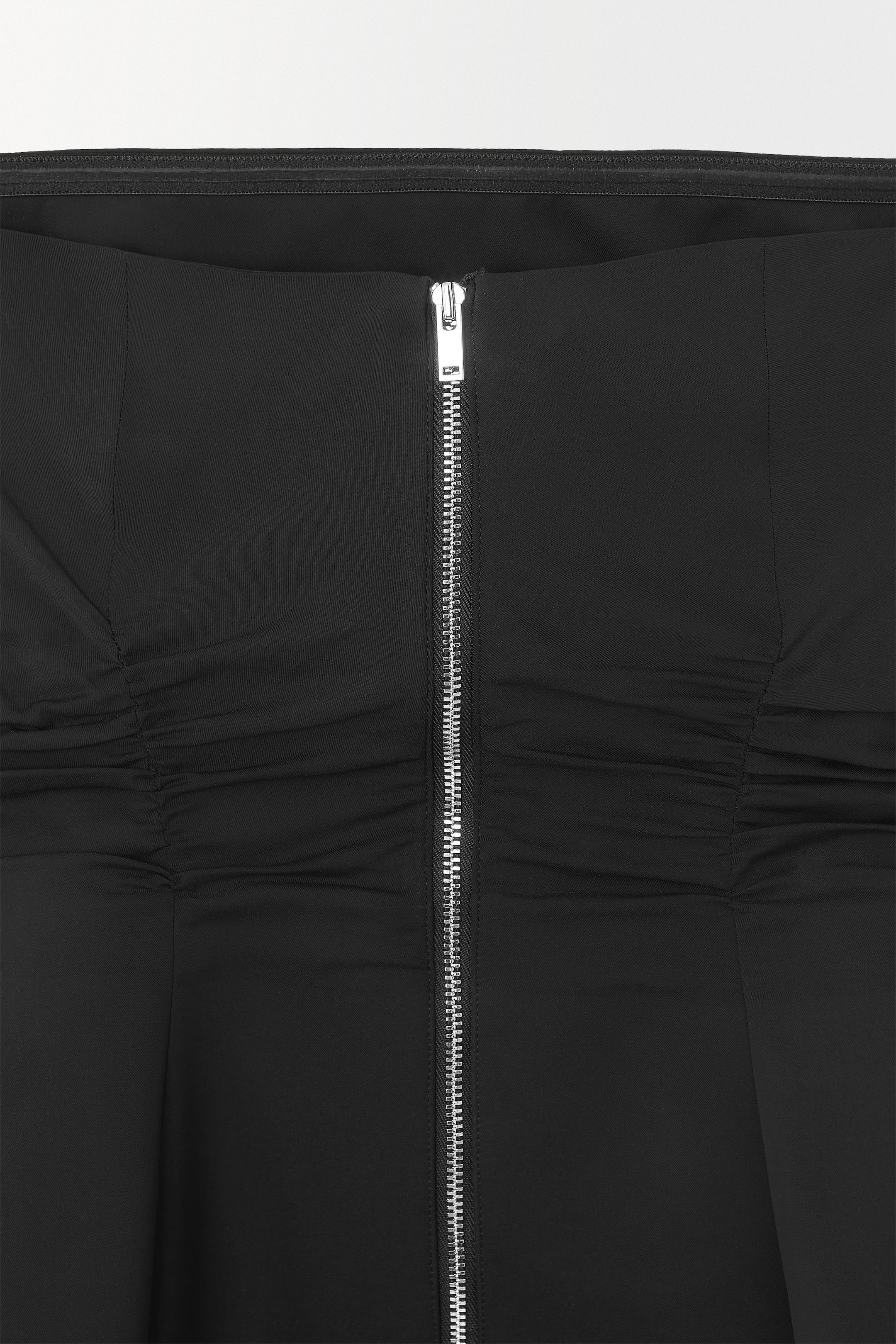 THE SCULPTED BANDEAU