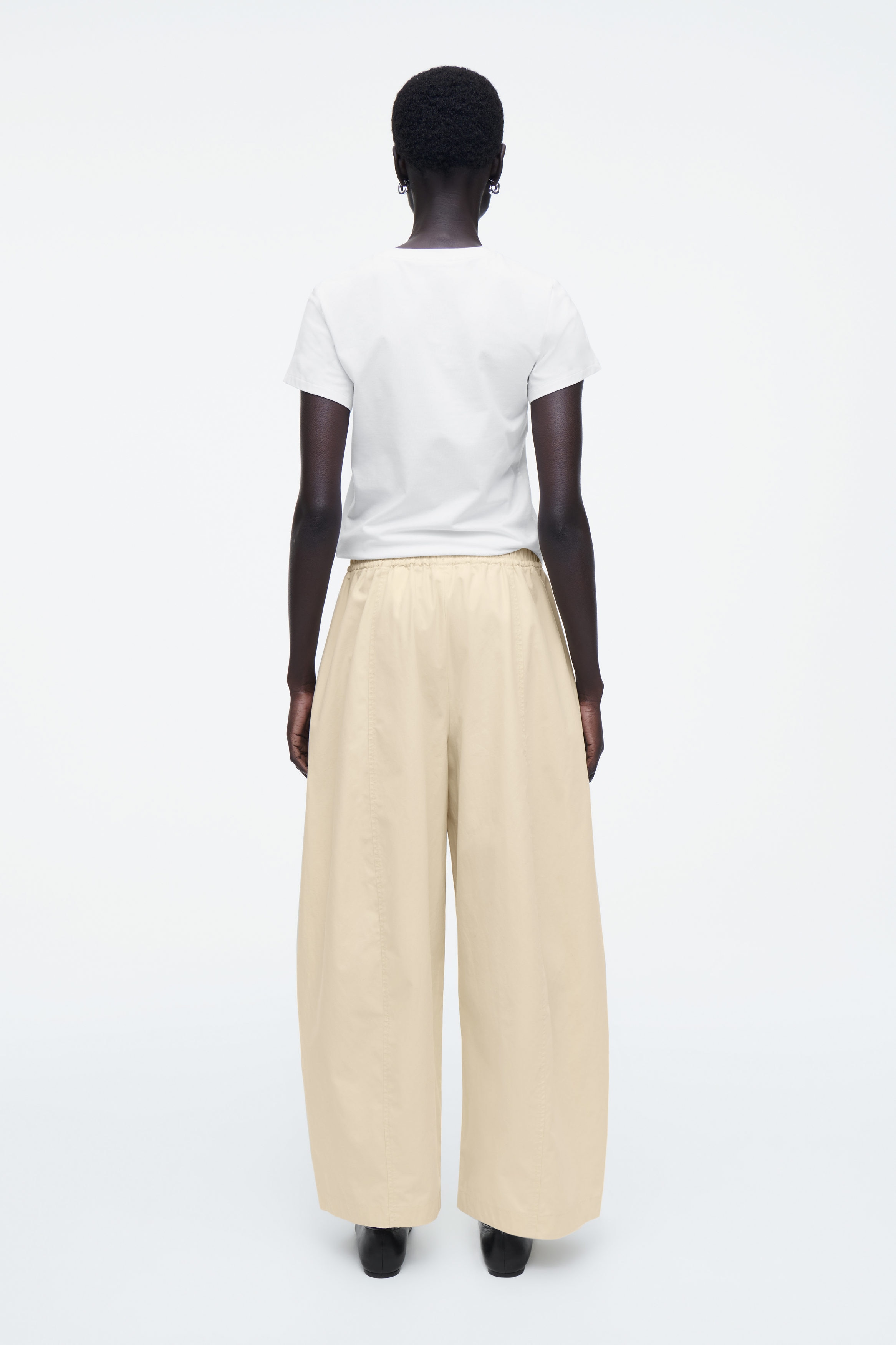 新品未使用完売品【COS】BARREL-LEG COTTON TROUSERS BARREL-LEG COTTON CHINOS - NAVY | COS