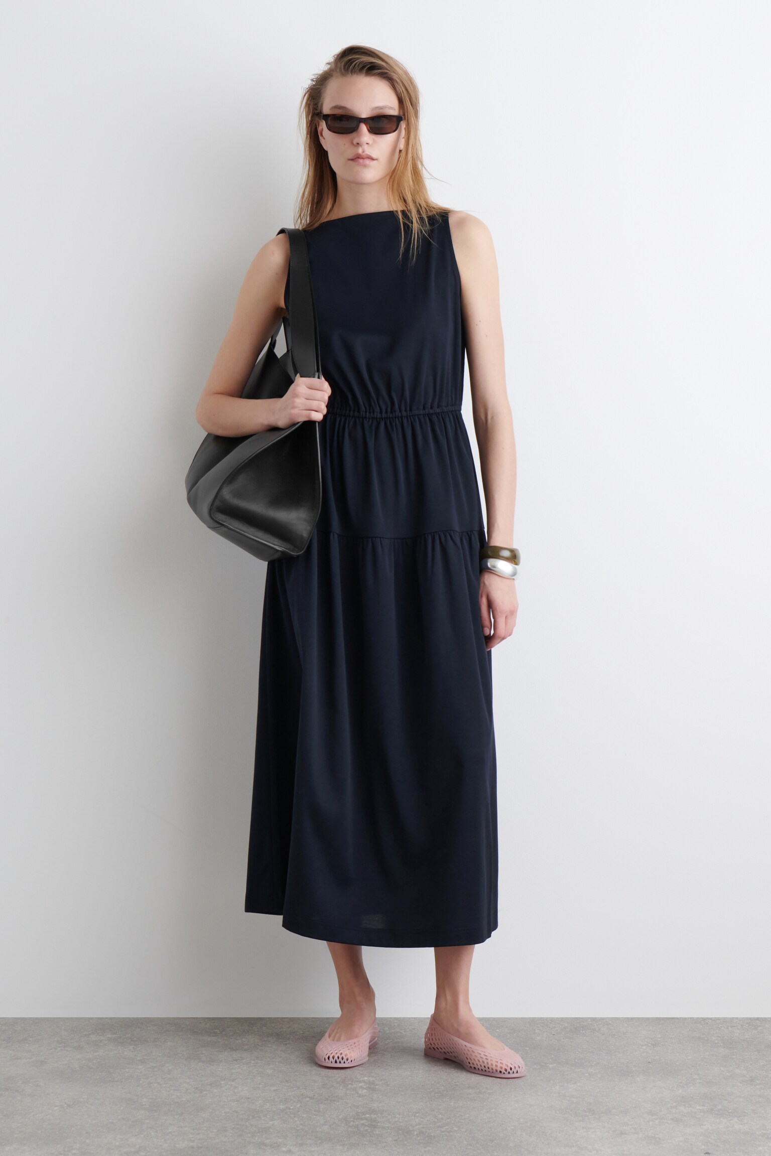 BOAT-NECK GATHERED MIDI DRESS - NAVY/NAVY / WHITE / STRIPED