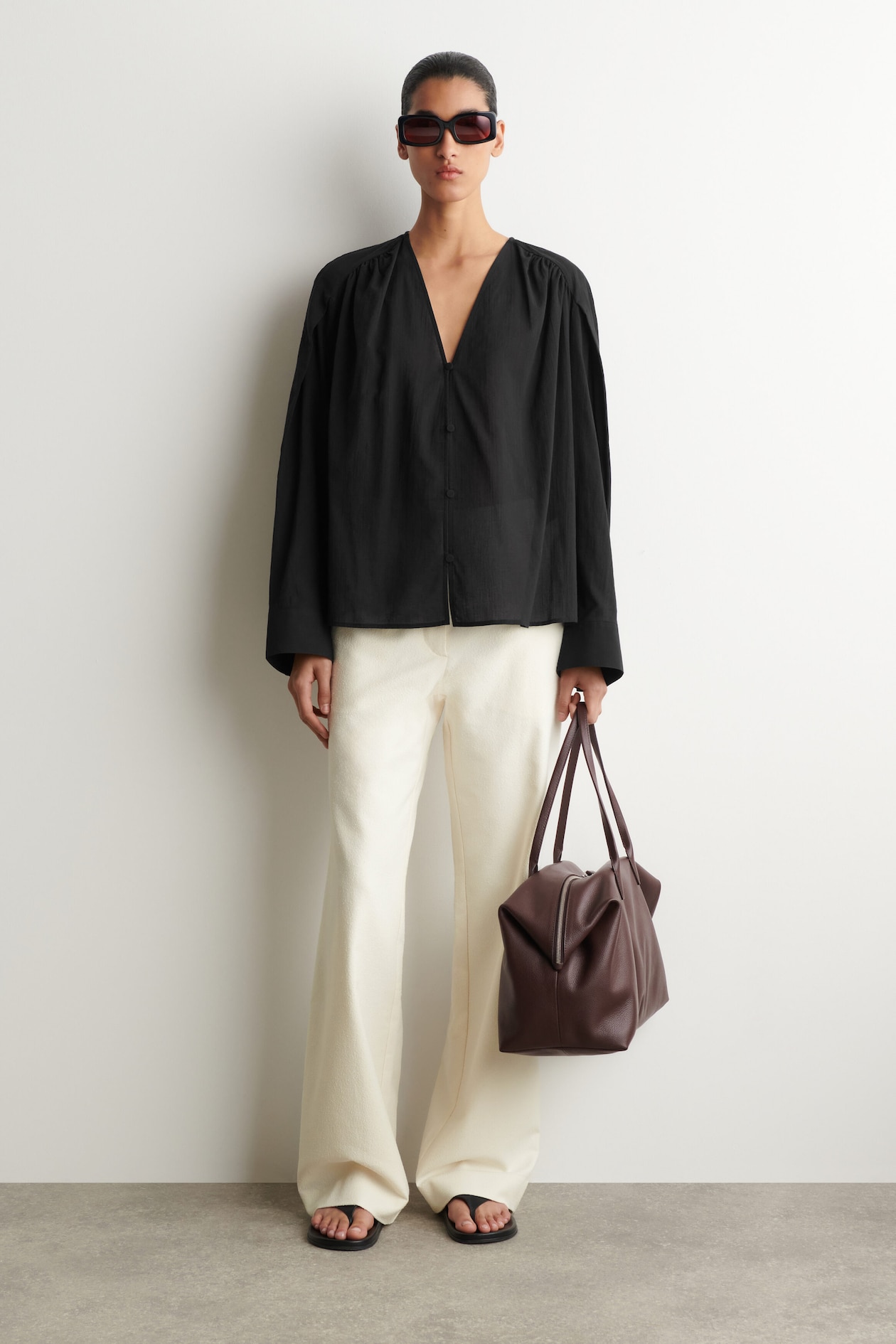 GATHERED LIGHTWEIGHT COTTON V-NECK SHIRT — BLACK