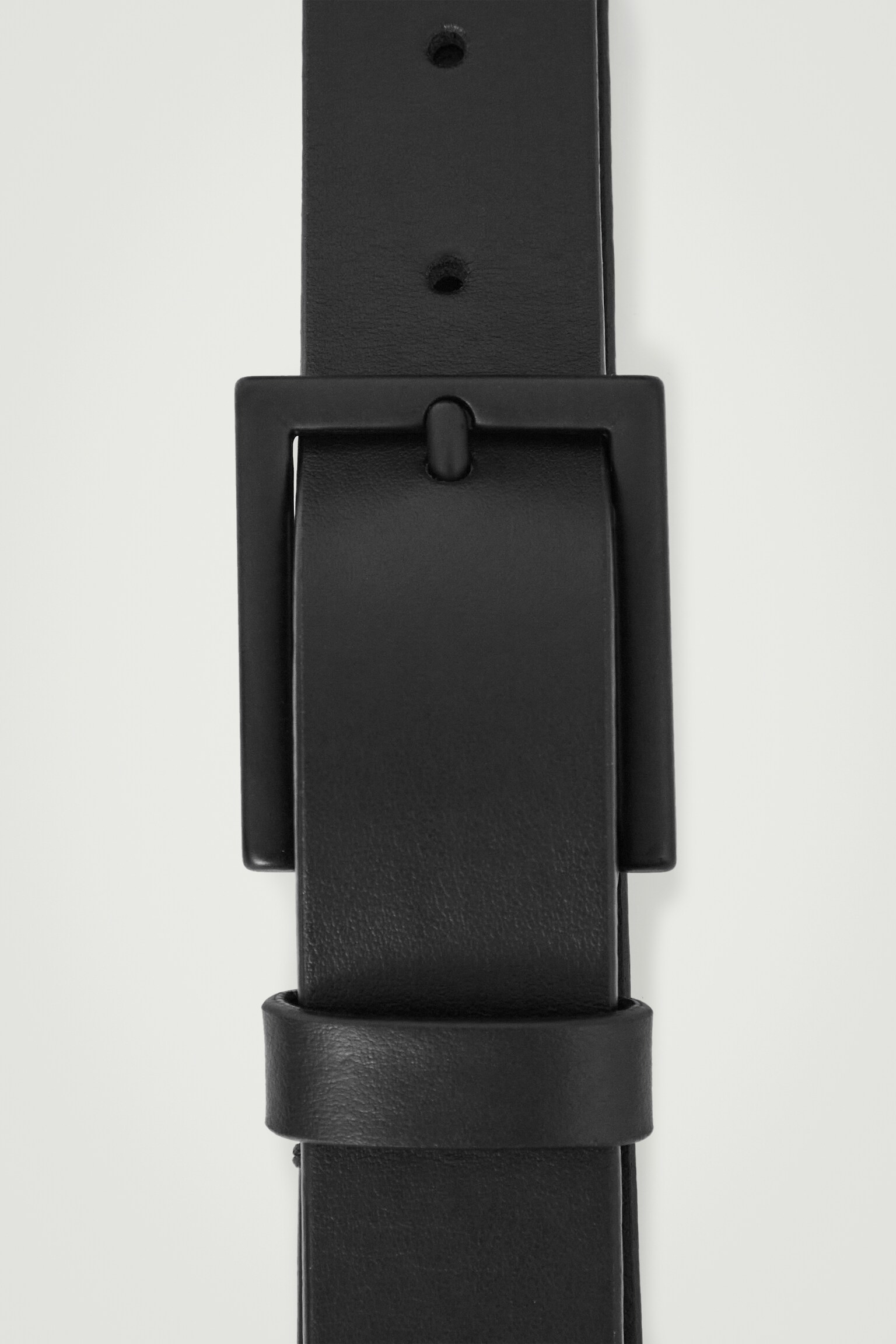 CINTURÓN DE PIEL EN TONO MATE - NEGRO - 4