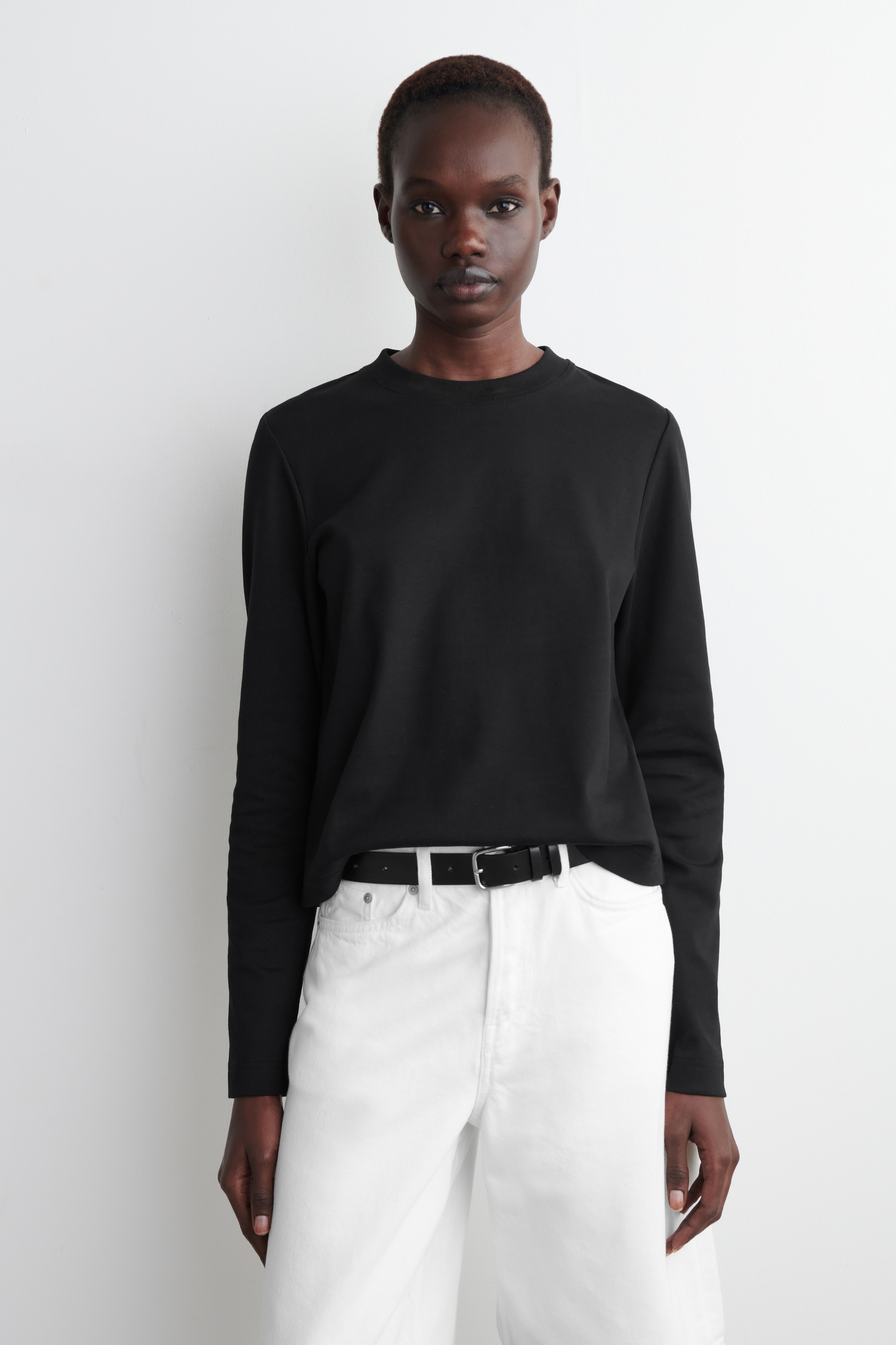Visualizza immagine più grande: T-SHIRT LINEARE A MANICHE LUNGHE TAGLIO REGOLARE - NERO - DONNA | H&M IT 1
