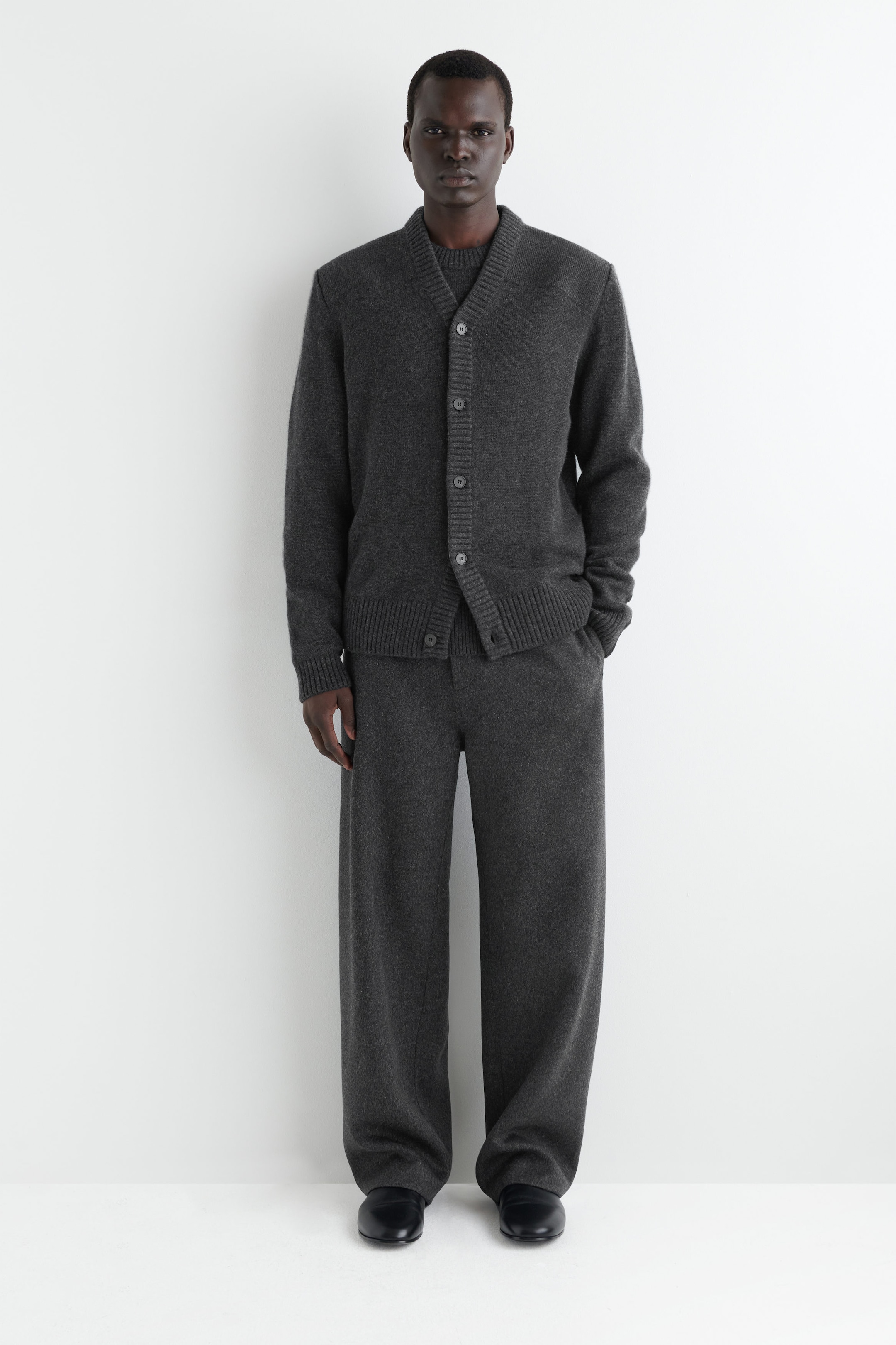 CASHMERE V-NECK CARDIGAN