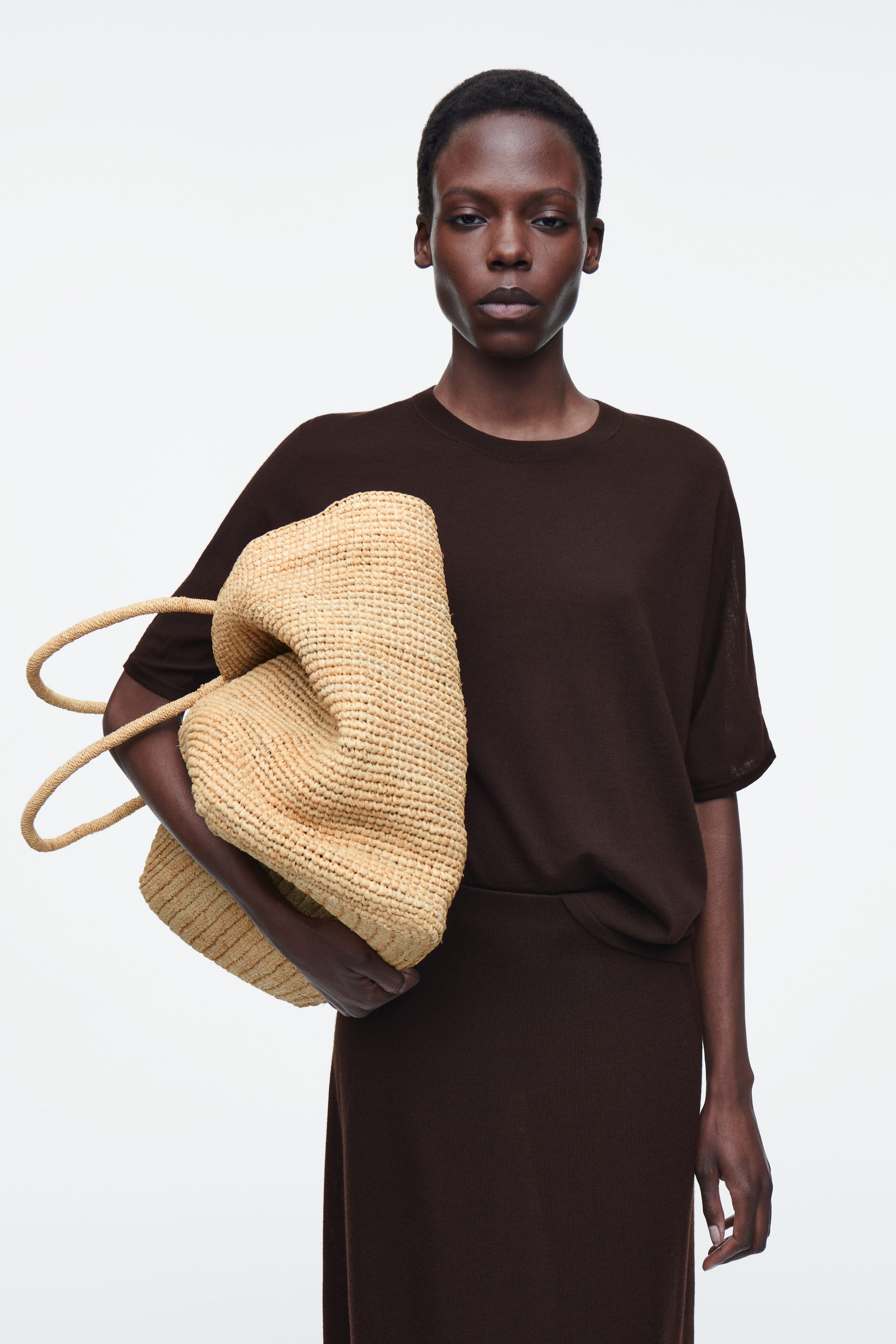 OVERSIZED HAND-WOVEN TOTE BAG - RAFFIA - BEIGE | COS