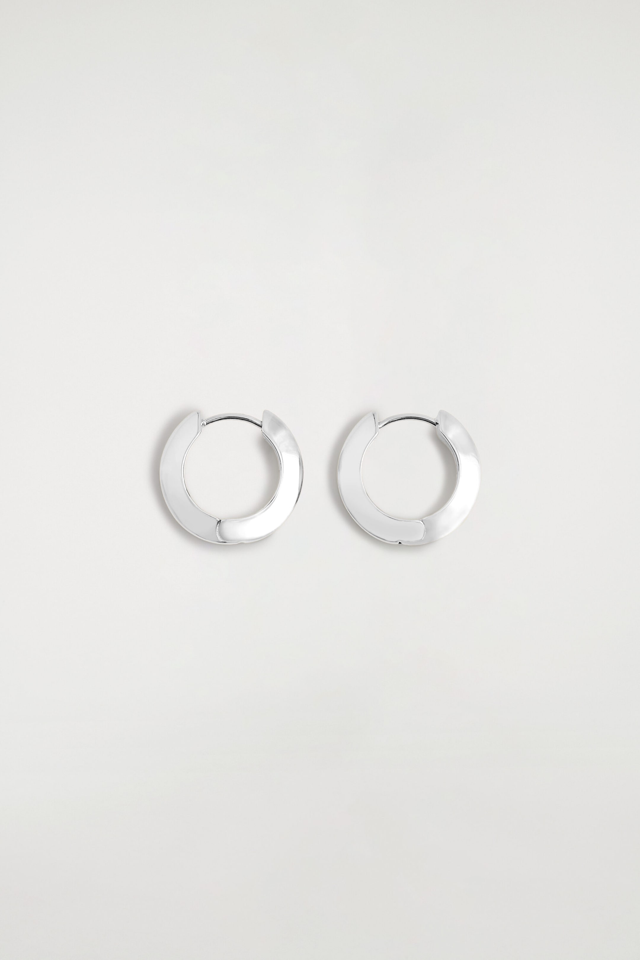 FACETED MINI HOOP EARRINGS