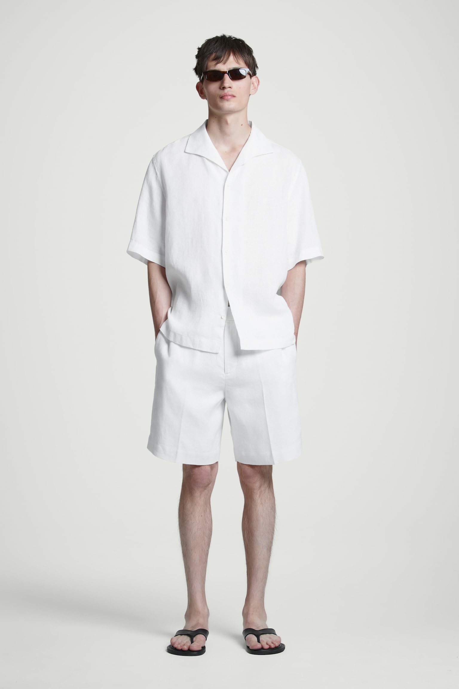 SHORT TAILLE ÉLASTIQUÉE EN LIN - BLANC/BLEU/BLEU MARINE/NOIR/BRUN