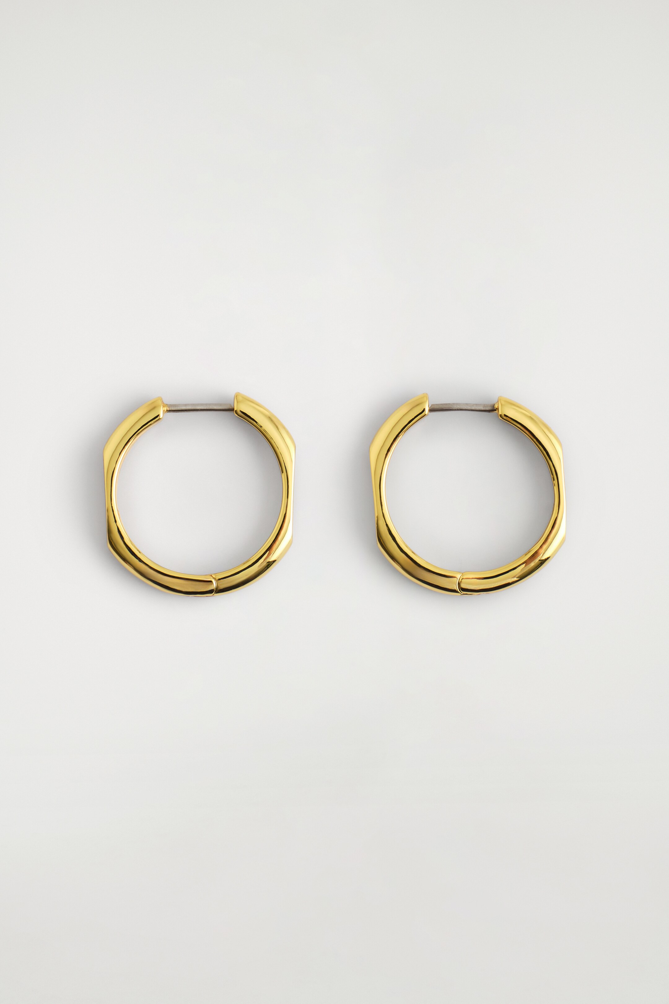 Ver imagem maior: BRINCOS DE ARGOLA FACETADOS - Dourado - SENHORA | H&M PT 3
