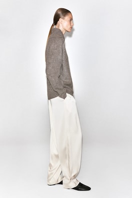 V-DETAIL PURE CASHMERE MOCK-NECK SWEATER — MOCHA 4
