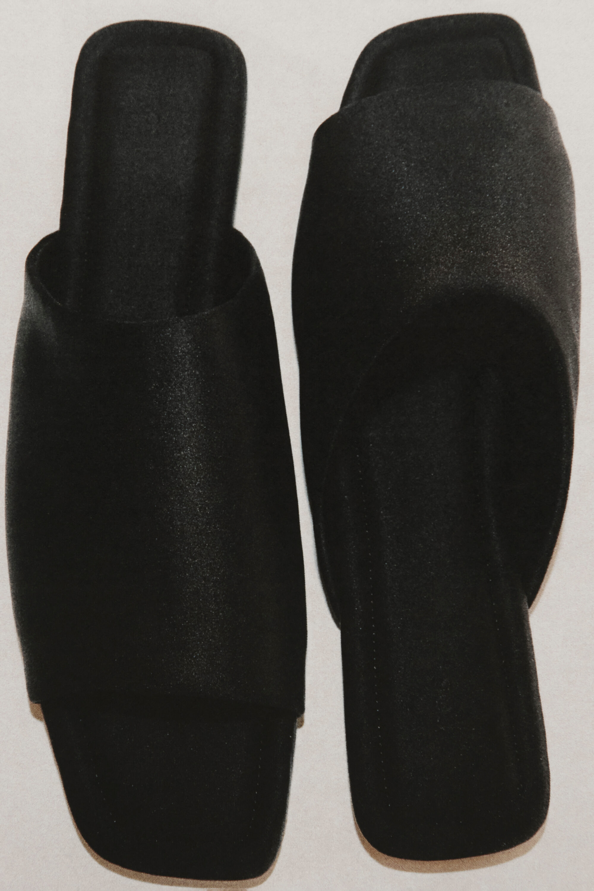 SCUBA SQUARE-TOE MULES - BLACK | COS CA