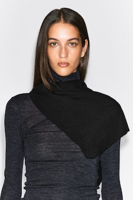 PURE CASHMERE TRIANGLE SCARF — BLACK 1