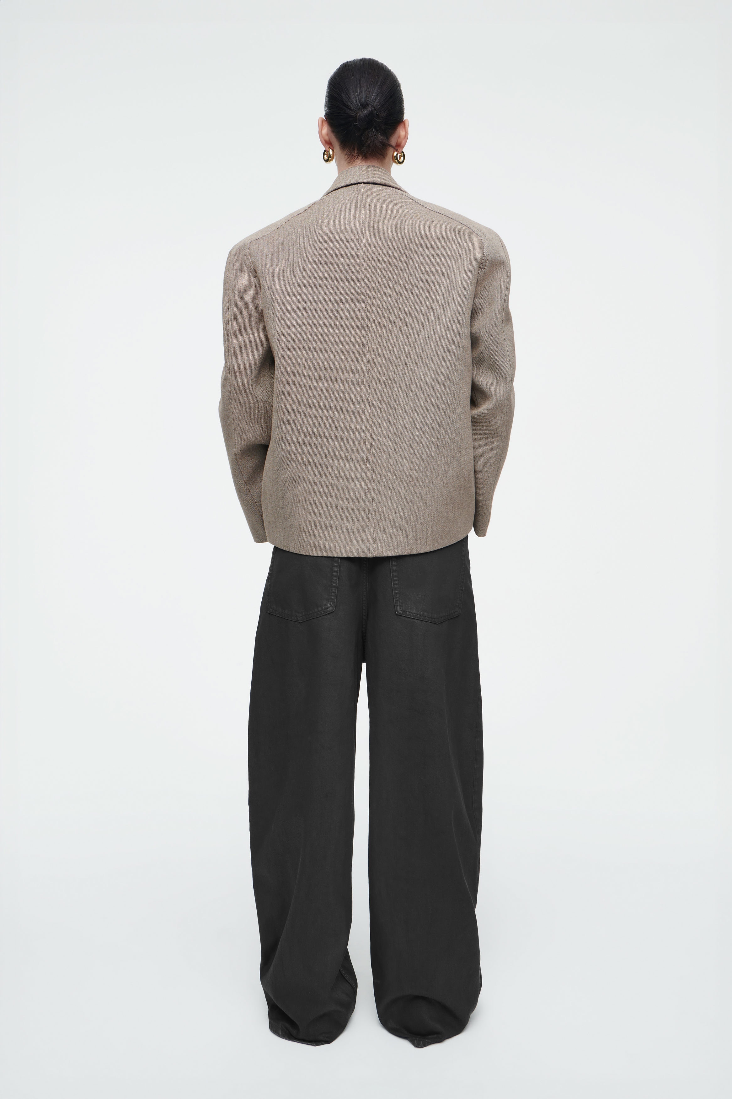 COS | オーバーサイズ エグザジェレイテッドショルダーブレザー OVERSIZED EXAGGERATED-SHOULDER BLAZER - BROWN | COS
