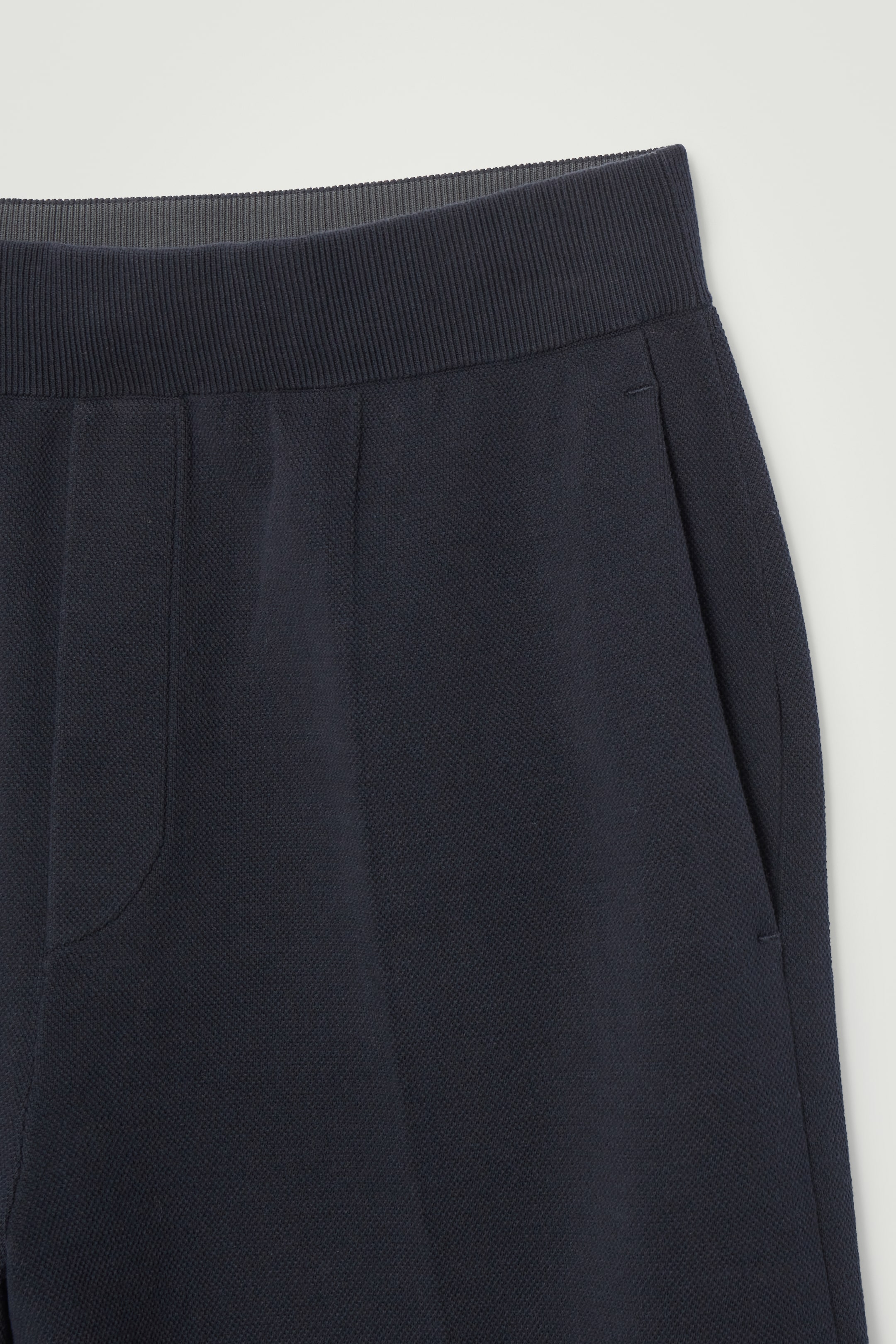 Grösseres Bild ansehen: OVERSIZED-BERMUDASHORTS AUS DOUBLEFACE-STRICK - NAVYBLAU - HERREN | H&M CH 2