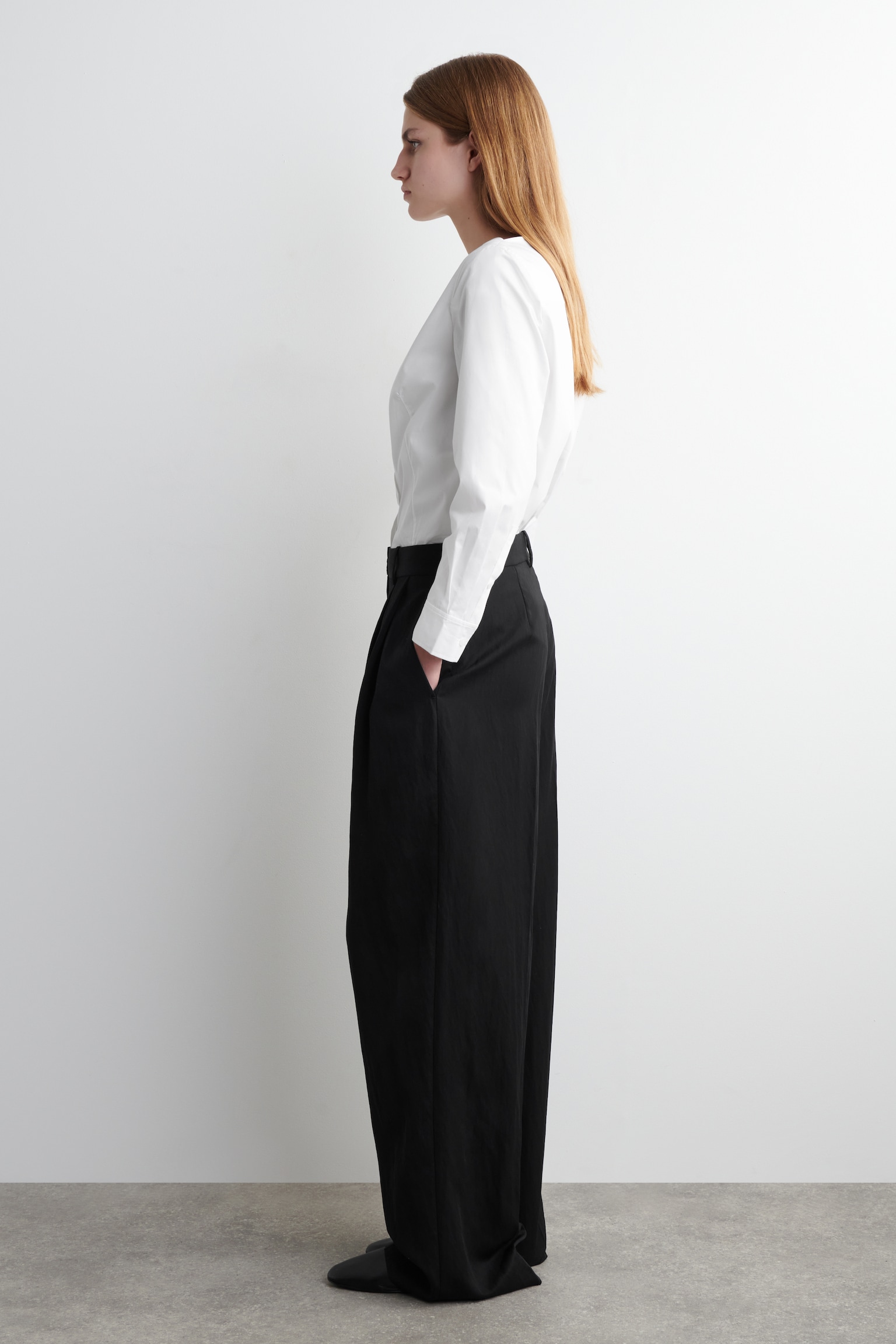 LOCKERE, FLIESSENDE HOSE MIT WEITEM BEIN - SCHWARZ - 7