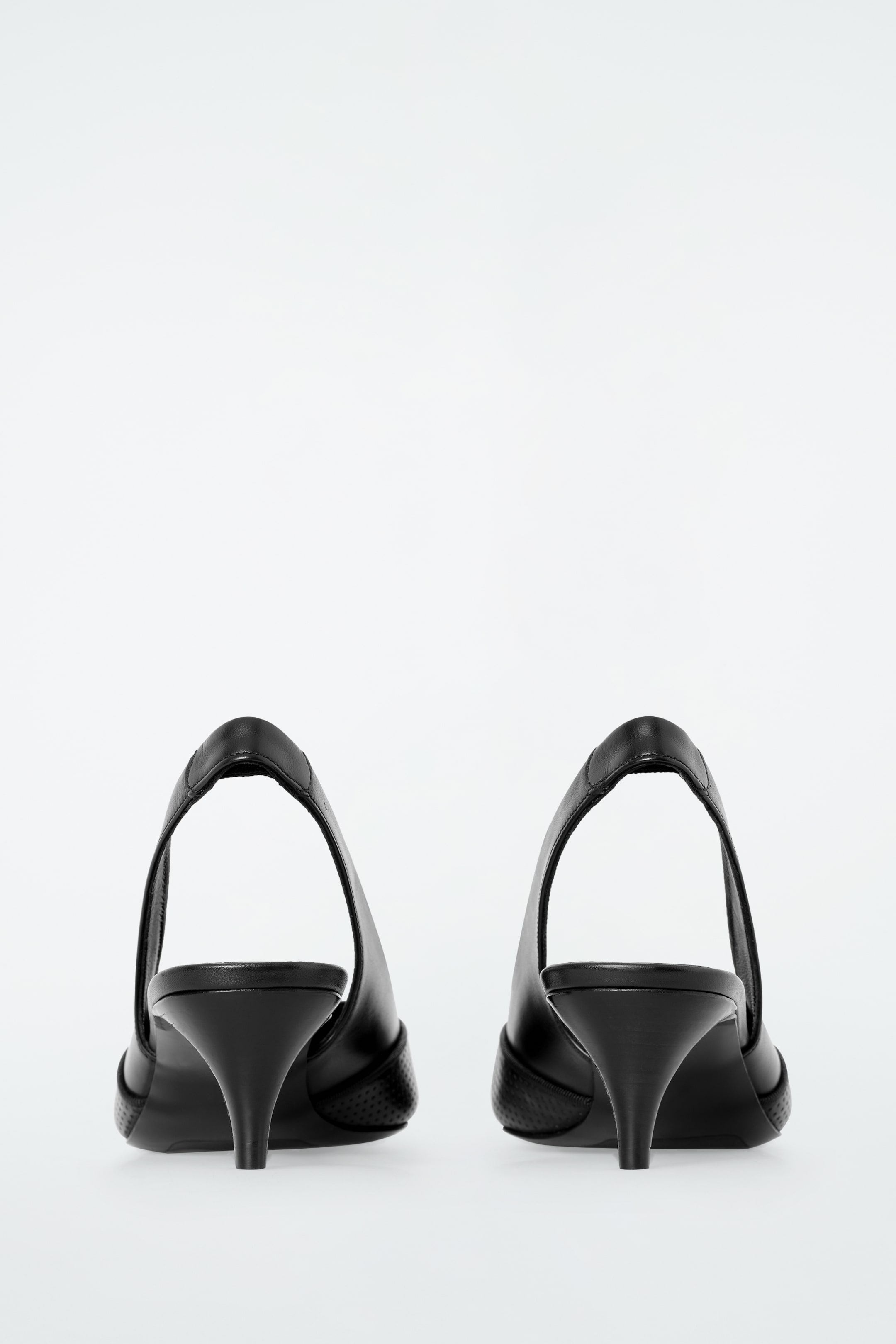 Visualizza immagine più grande: SLINGBACK CON KITTEN HEEL IN PELLE PERFORATA - NERO - DONNA | H&M IT 6