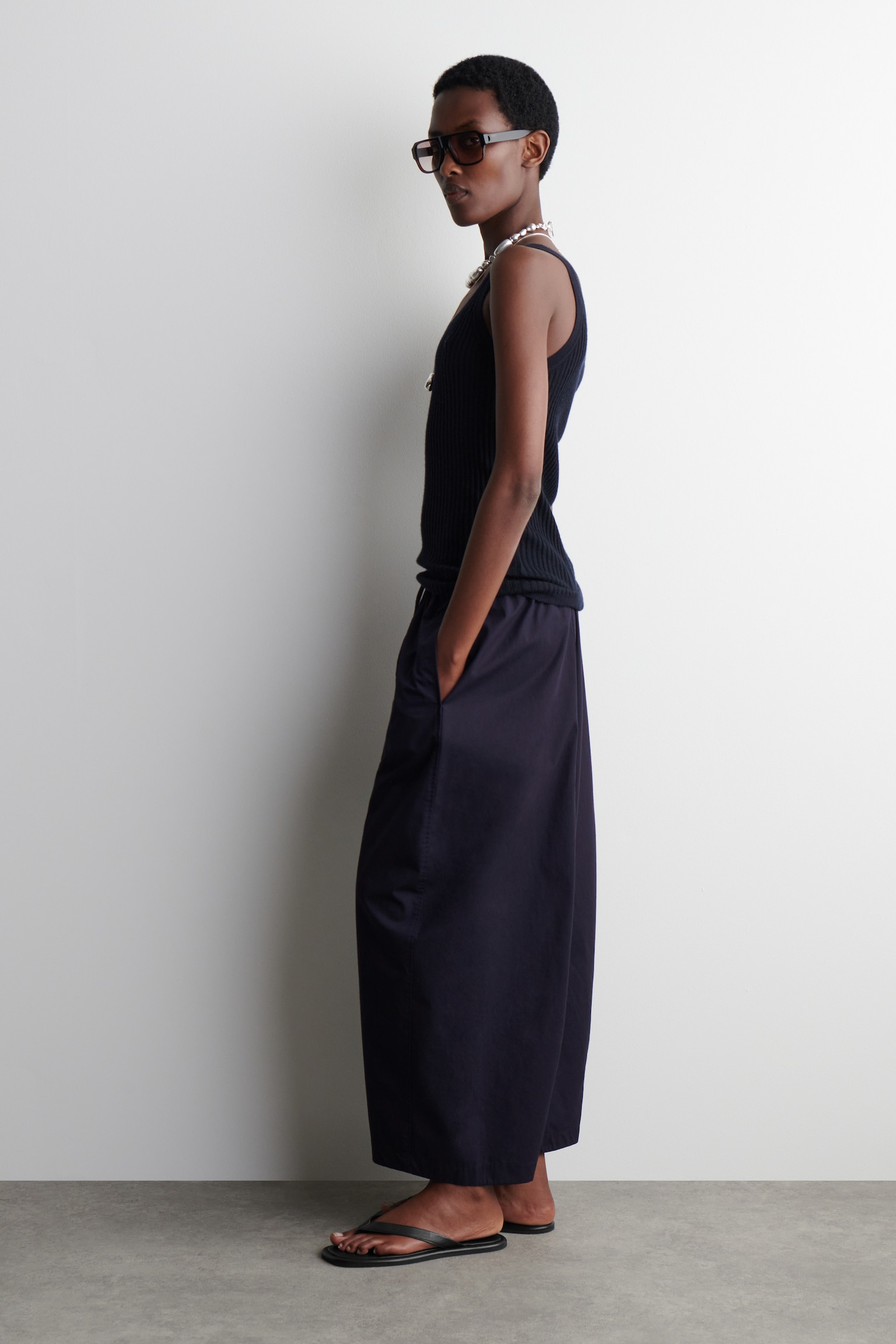 ELASTICATED BARREL-LEG TROUSERS - NAVY/KHAKI - 3
