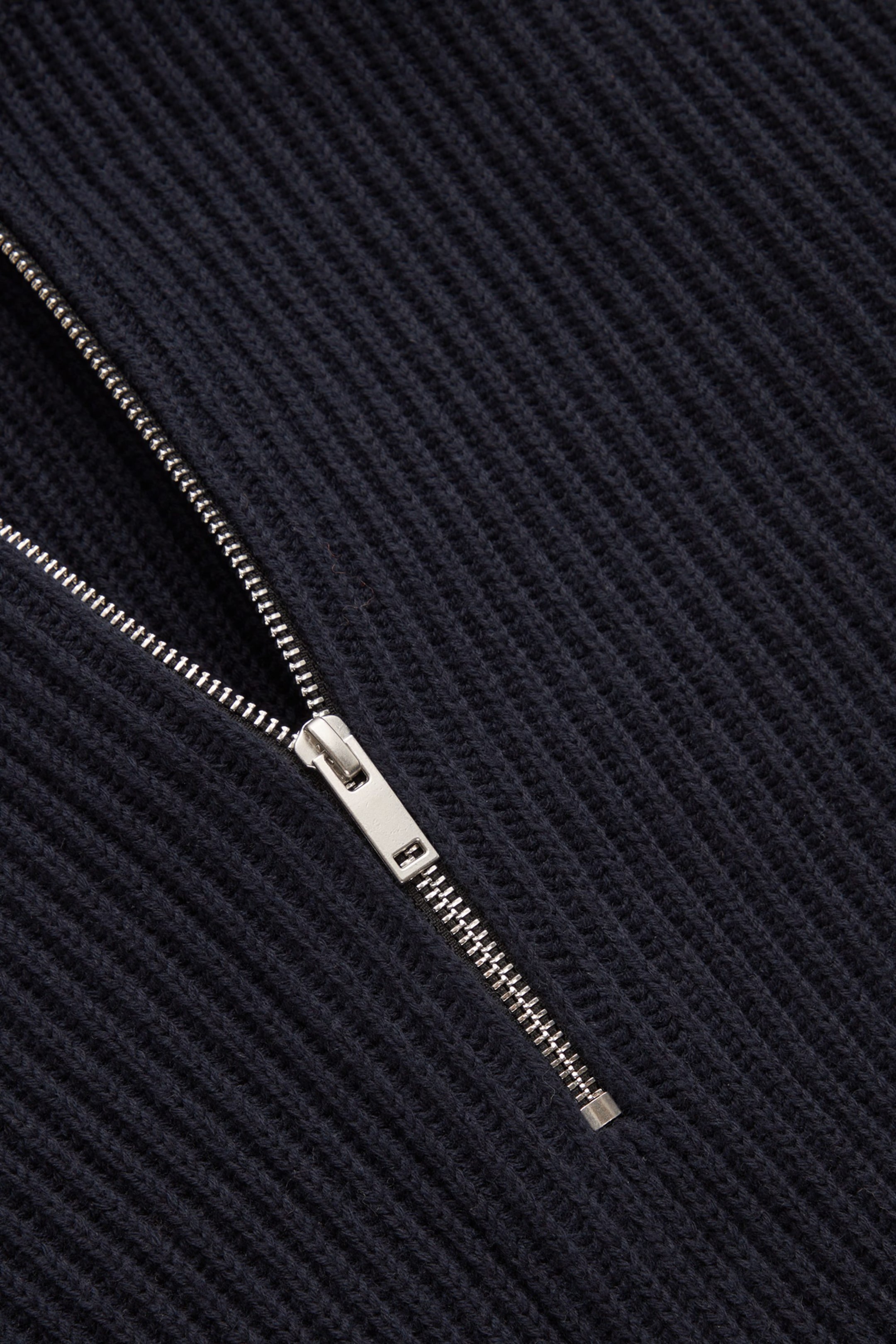 StillMedia/DescriptiveDetail