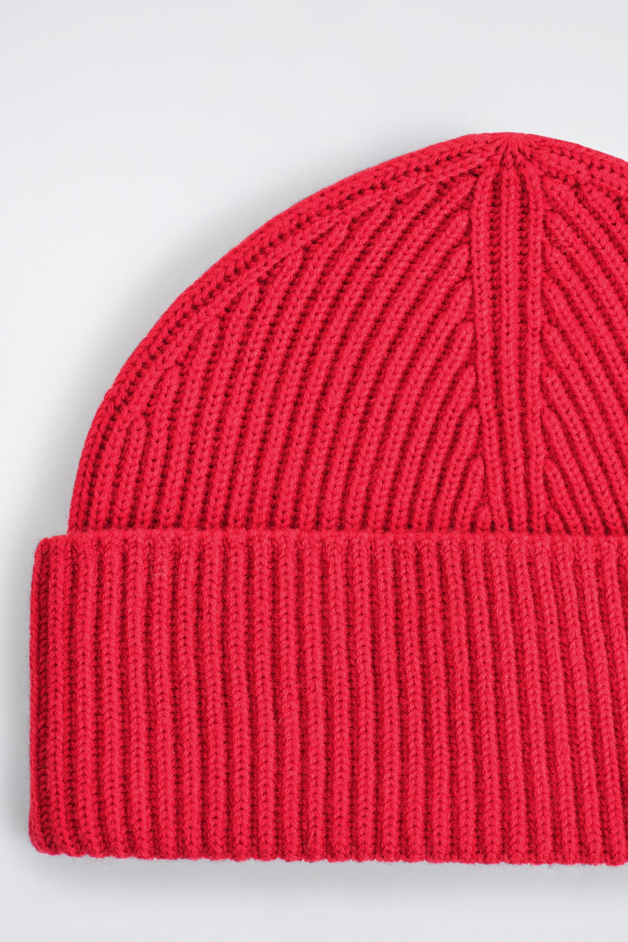 RIBBED WOOL BEANIE — RED