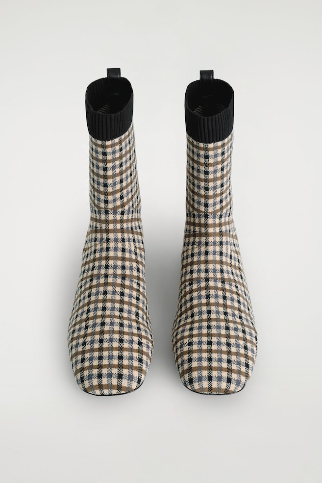 CHECKED KNITTED SOCK BOOTS — CAMEL / MICRO CHECK