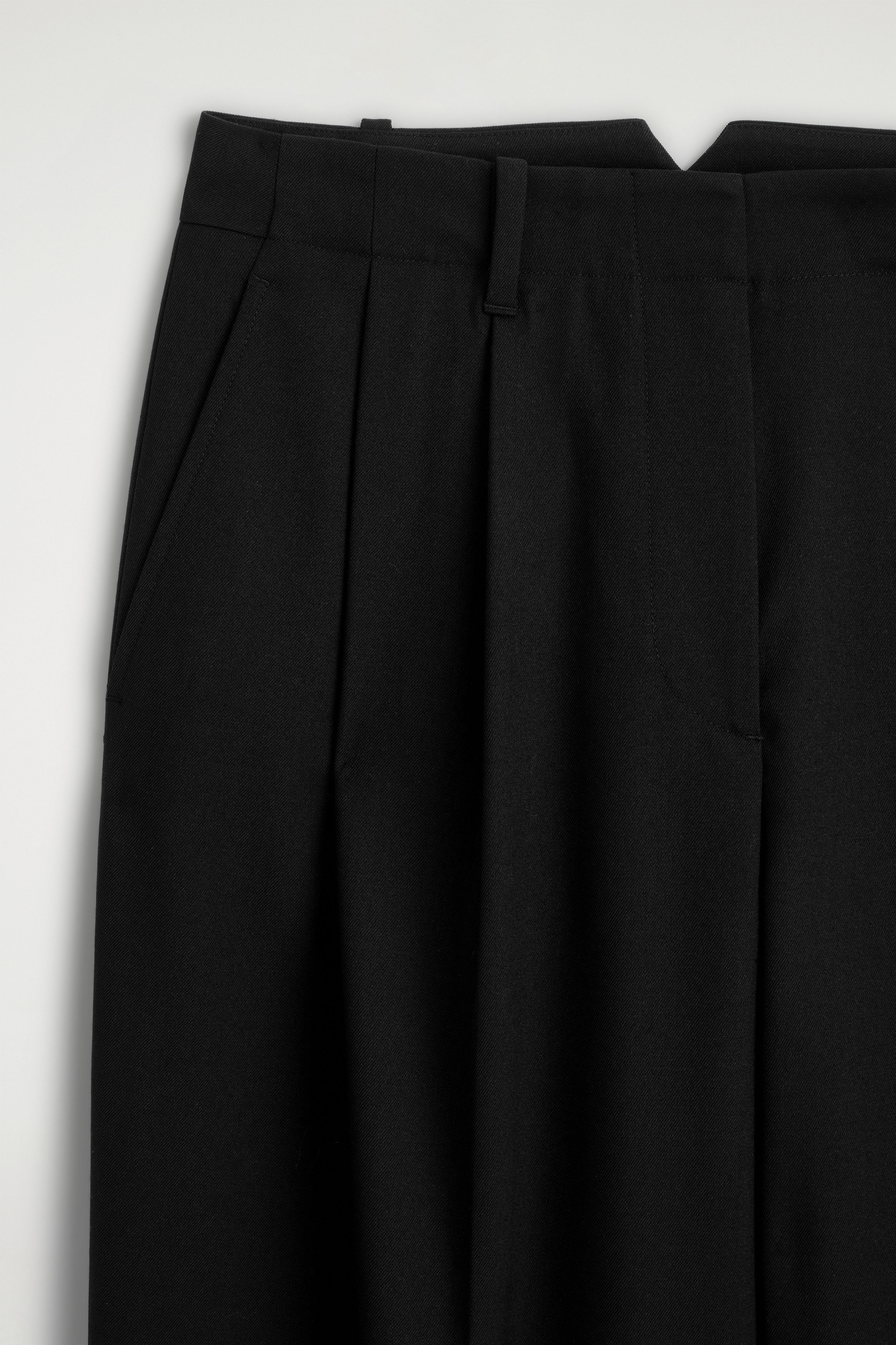 PLEATED WOOL-BLEND TAPERED PANTS - BLACK | COS US