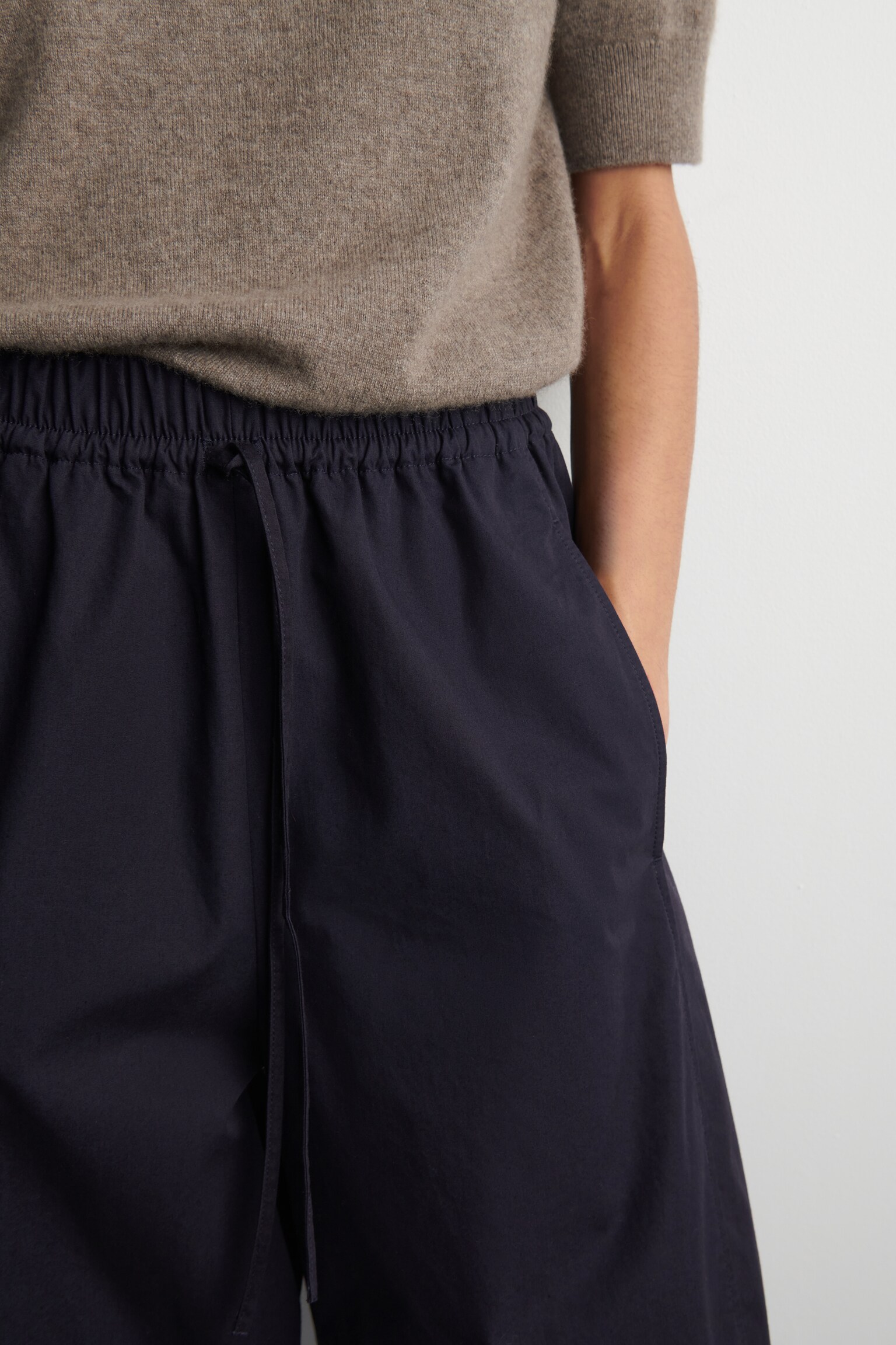 ELASTICATED BARREL-LEG TROUSERS - NAVY - 3