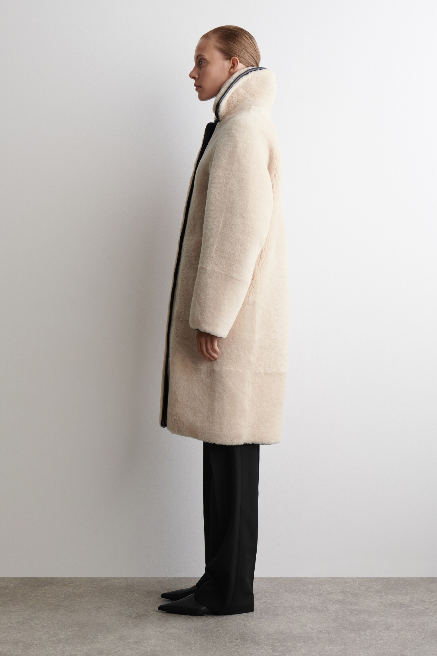 LEATHER-TRIMMED SHEARLING LONG COAT - CREAM - 3