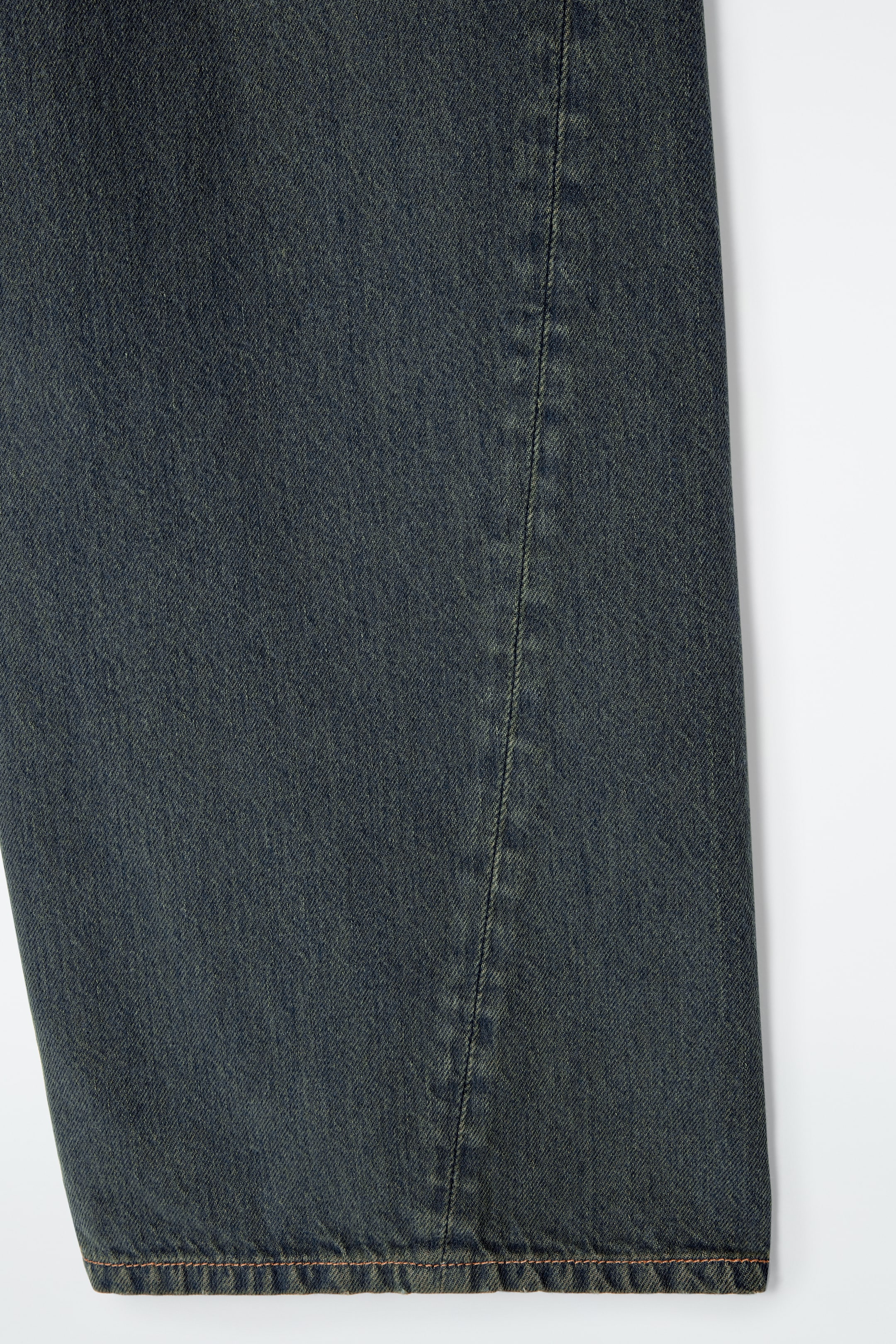 Visa större bild: FACADE JEANS MED RAKA BEN - DOVT MÖRKBLÅ - DAM | H&M SE 9