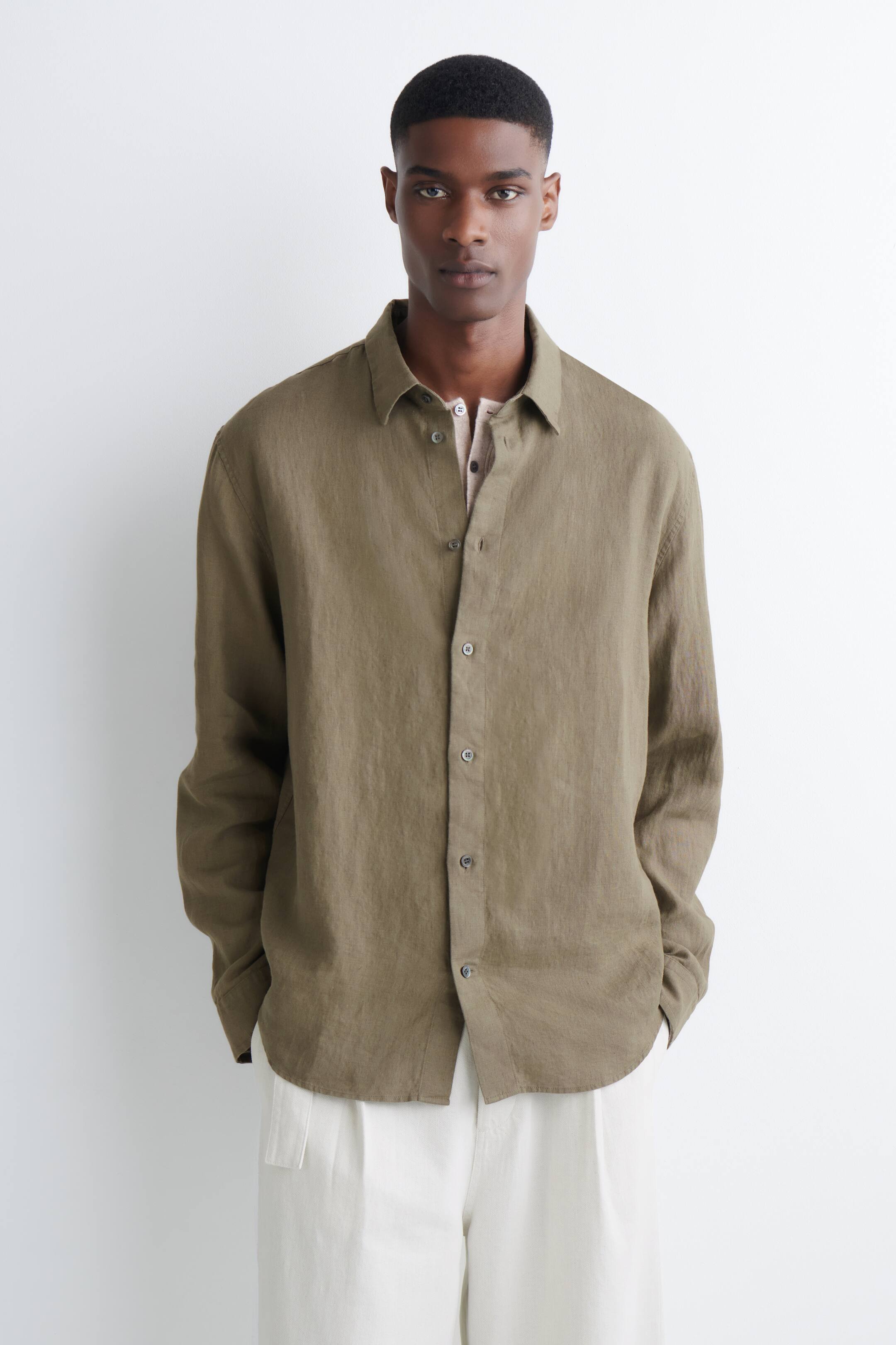 הצגת תמונה גדולה יותר: חולצת פשתן רפויה - KHAKI - Men | H&M IL 1